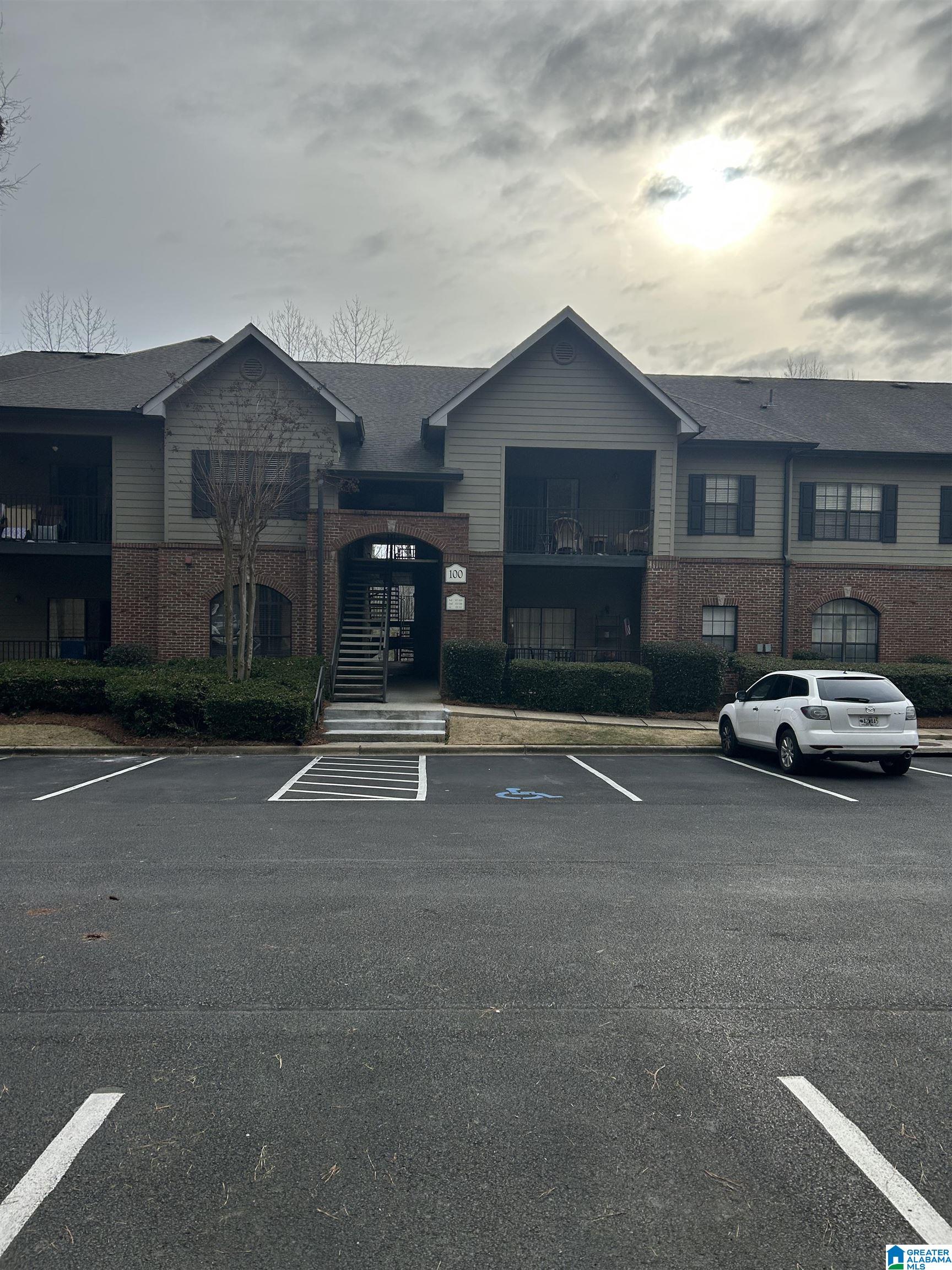 Homes for sale in Hoover, AL | 118 Sterling Oaks Dr #118, Hoover, AL 35244 | MLS# 21444981