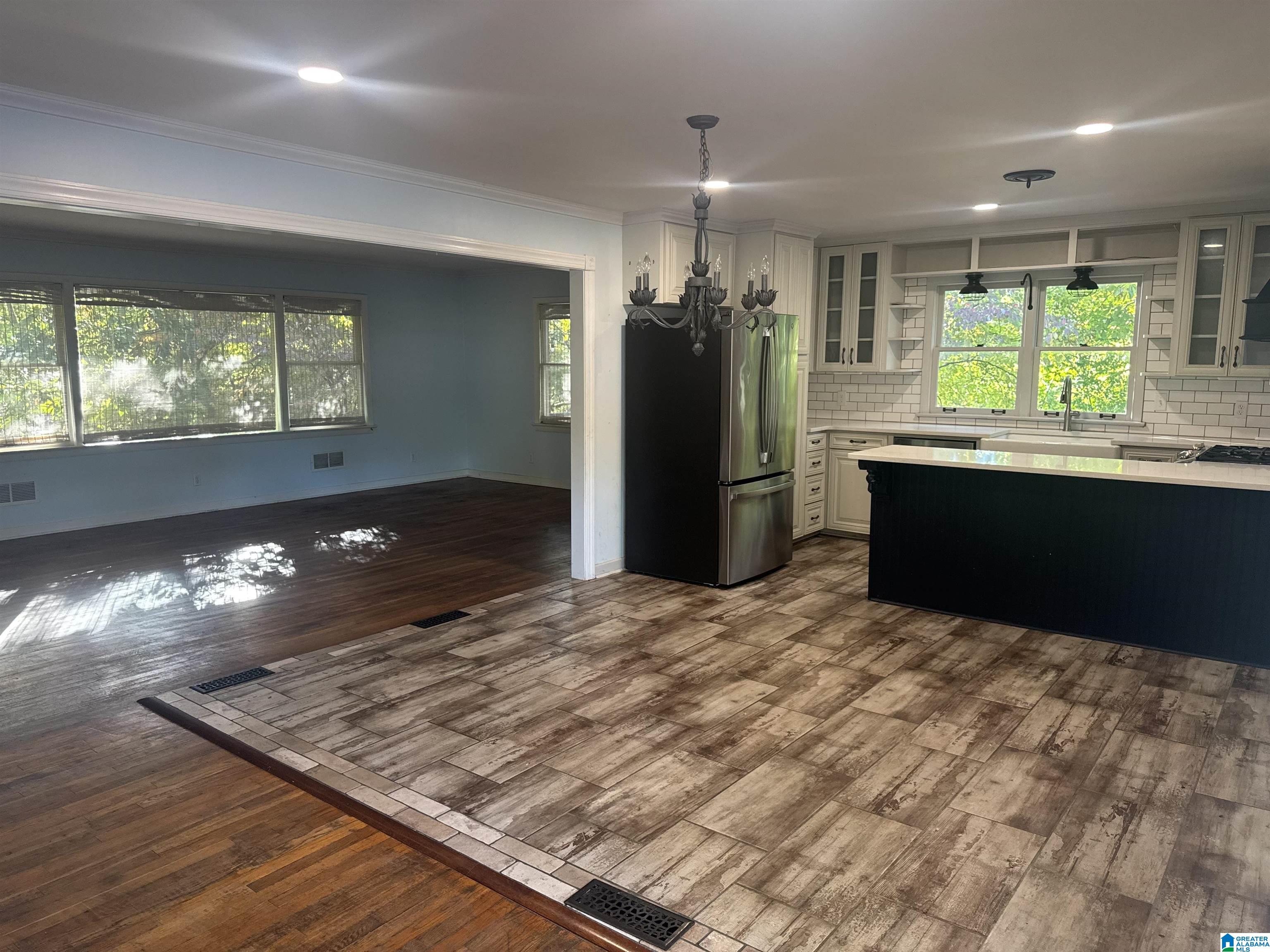 1504 RAINBOW CIRCLE
