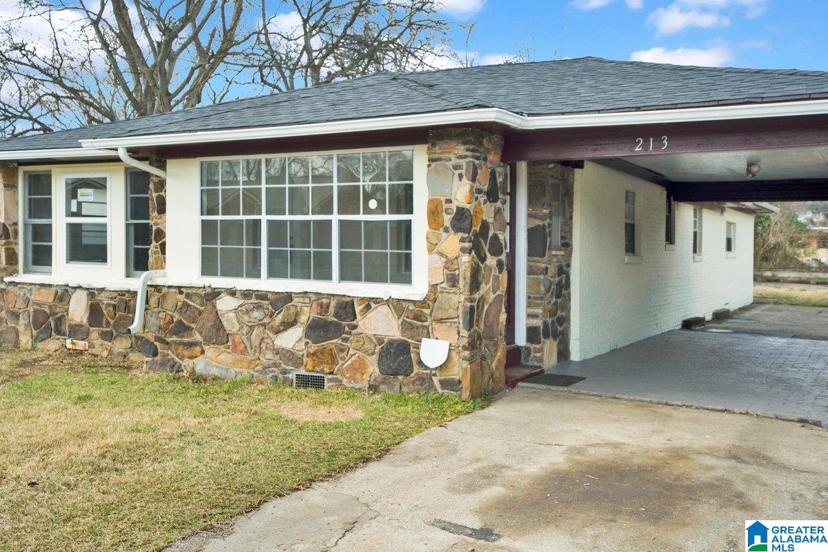 Photo 2 of Single family home for sale at 213 Bessemer Ave, Brighton, AL 35020 | MLS# 21445096 | Listing updated on 2026-08-04