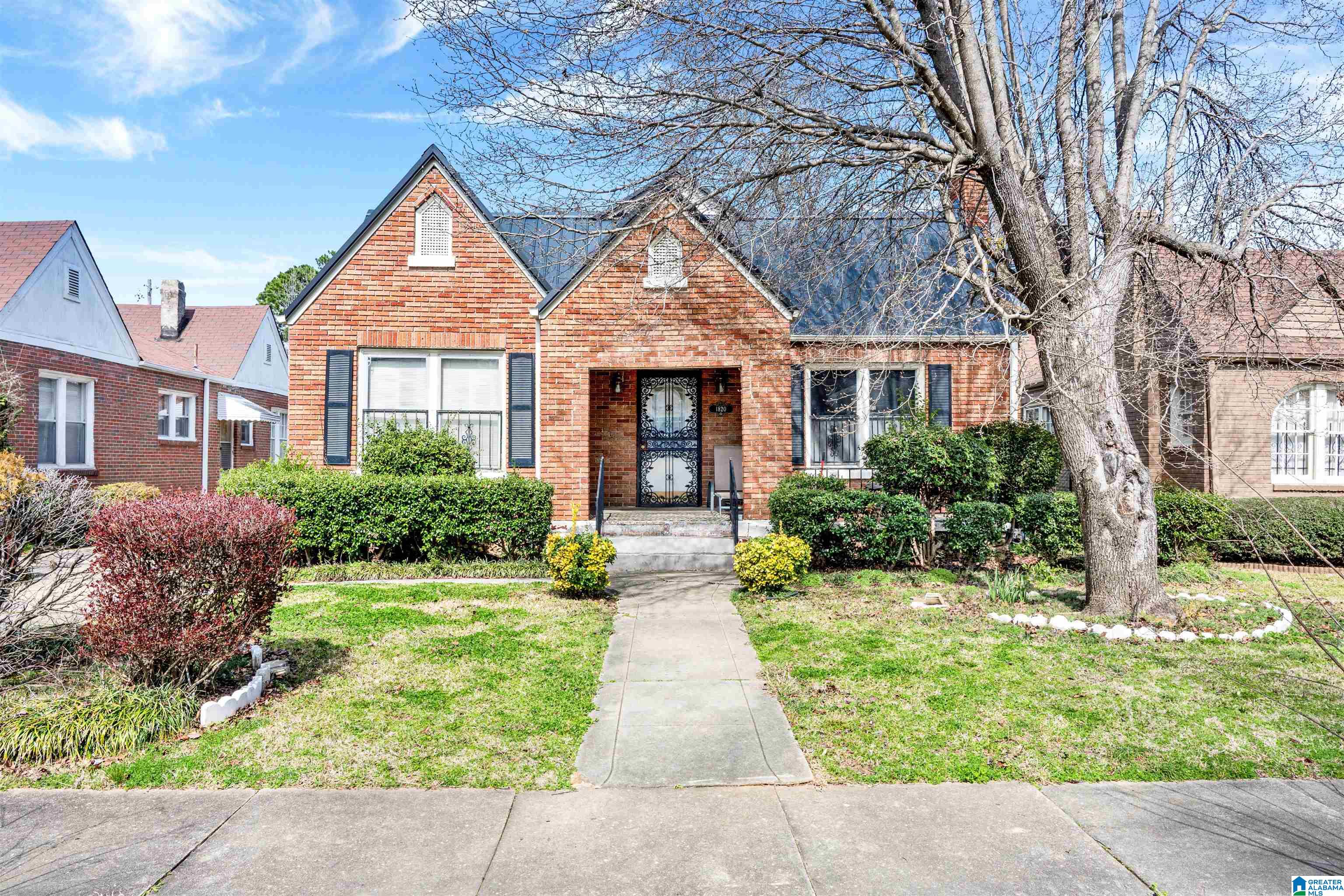 Homes for sale in Birmingham, AL | 1820 Saint Charles Court Sw, Birmingham, AL 35211 | MLS# 21445299