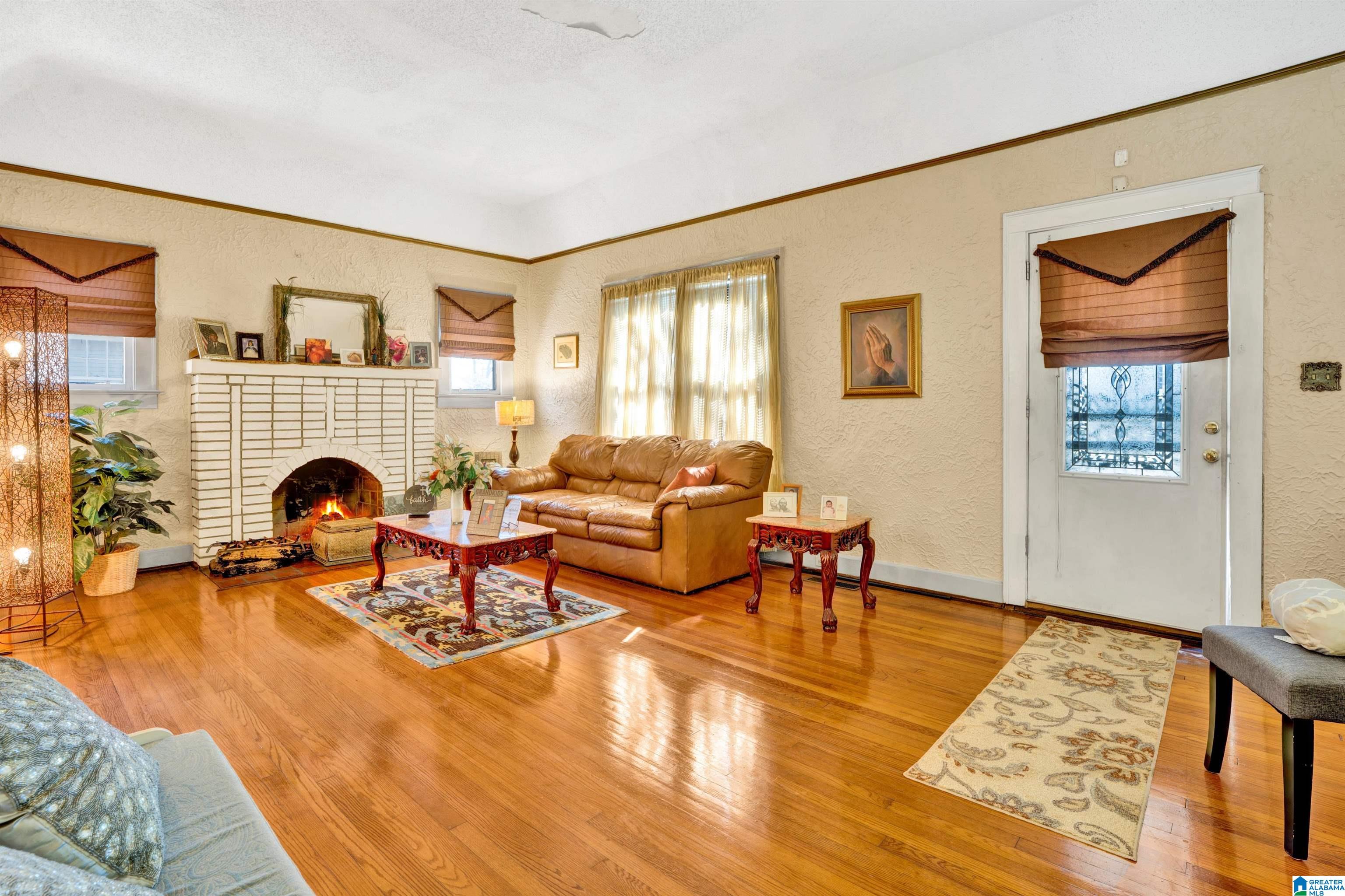 Homes for sale in Birmingham, AL | 1820 Saint Charles Court Sw, Birmingham, AL 35211 | MLS# 21445299