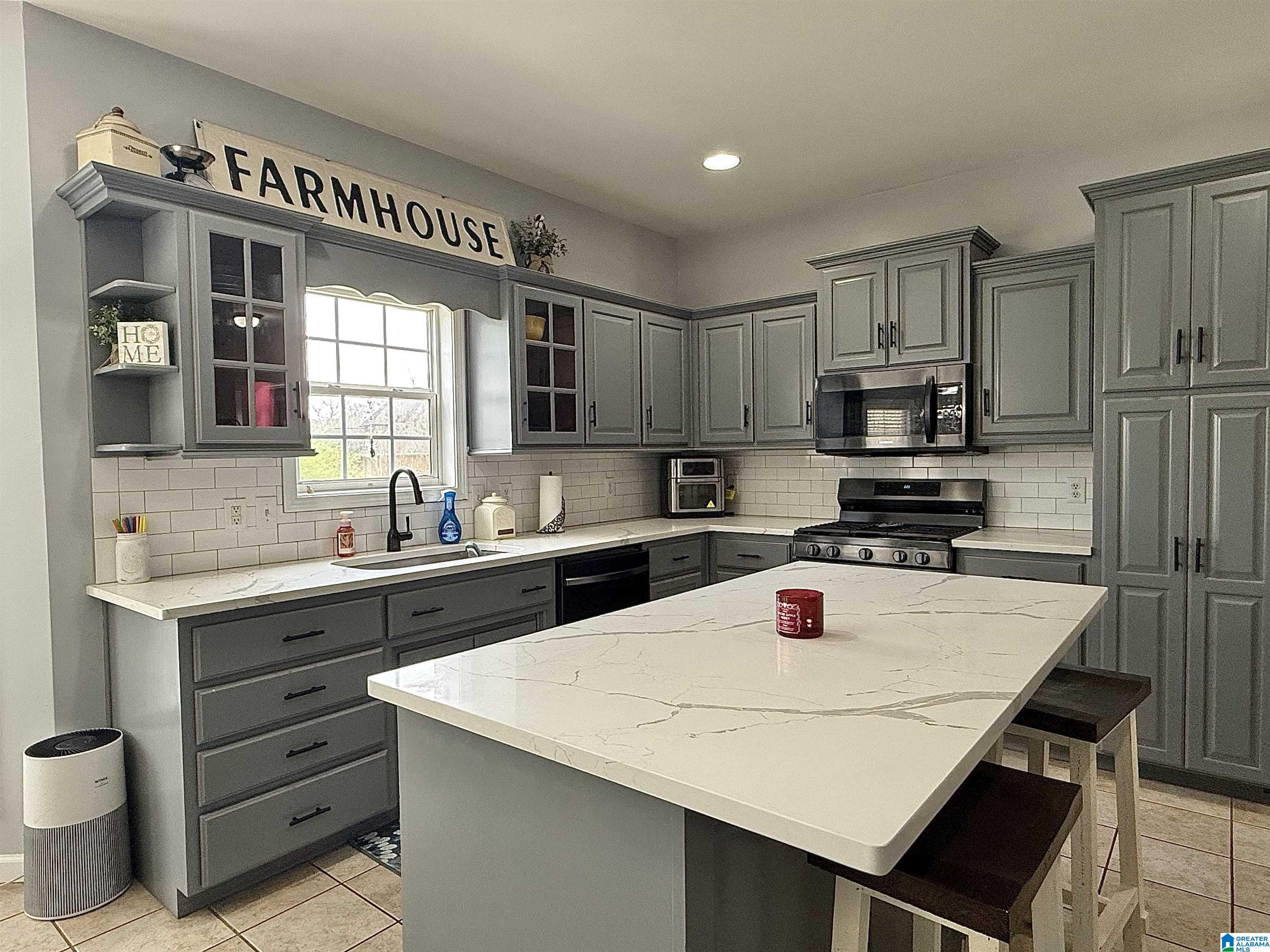 Homes for sale in Gardendale, AL | 4735 Crestview Dr, Gardendale, AL 35071 | MLS# 21445308