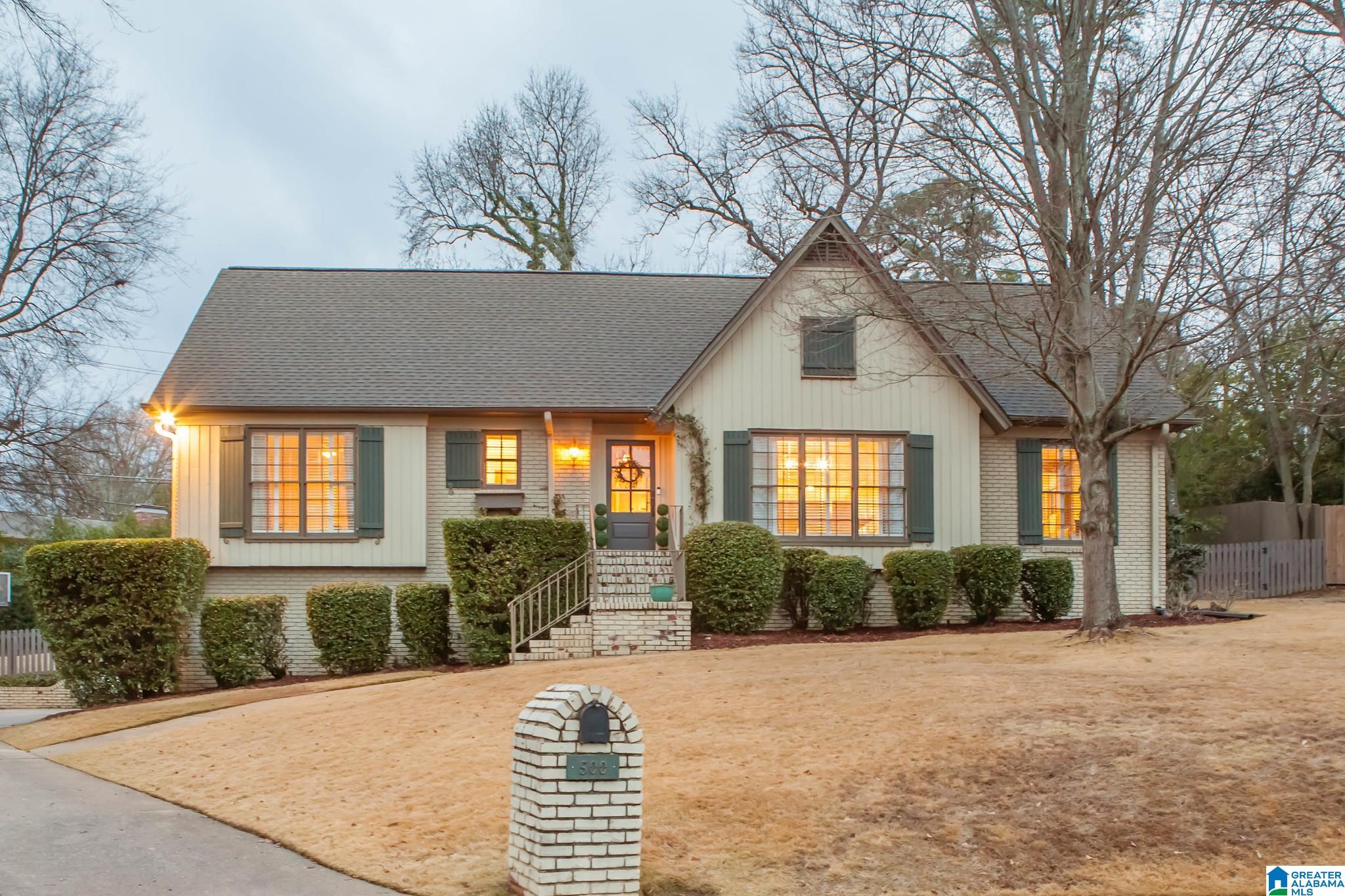 Homes for sale in Vestavia Hills, AL | 500 Twin Branch Dr, Vestavia Hills, AL 35226 | MLS# 21445321