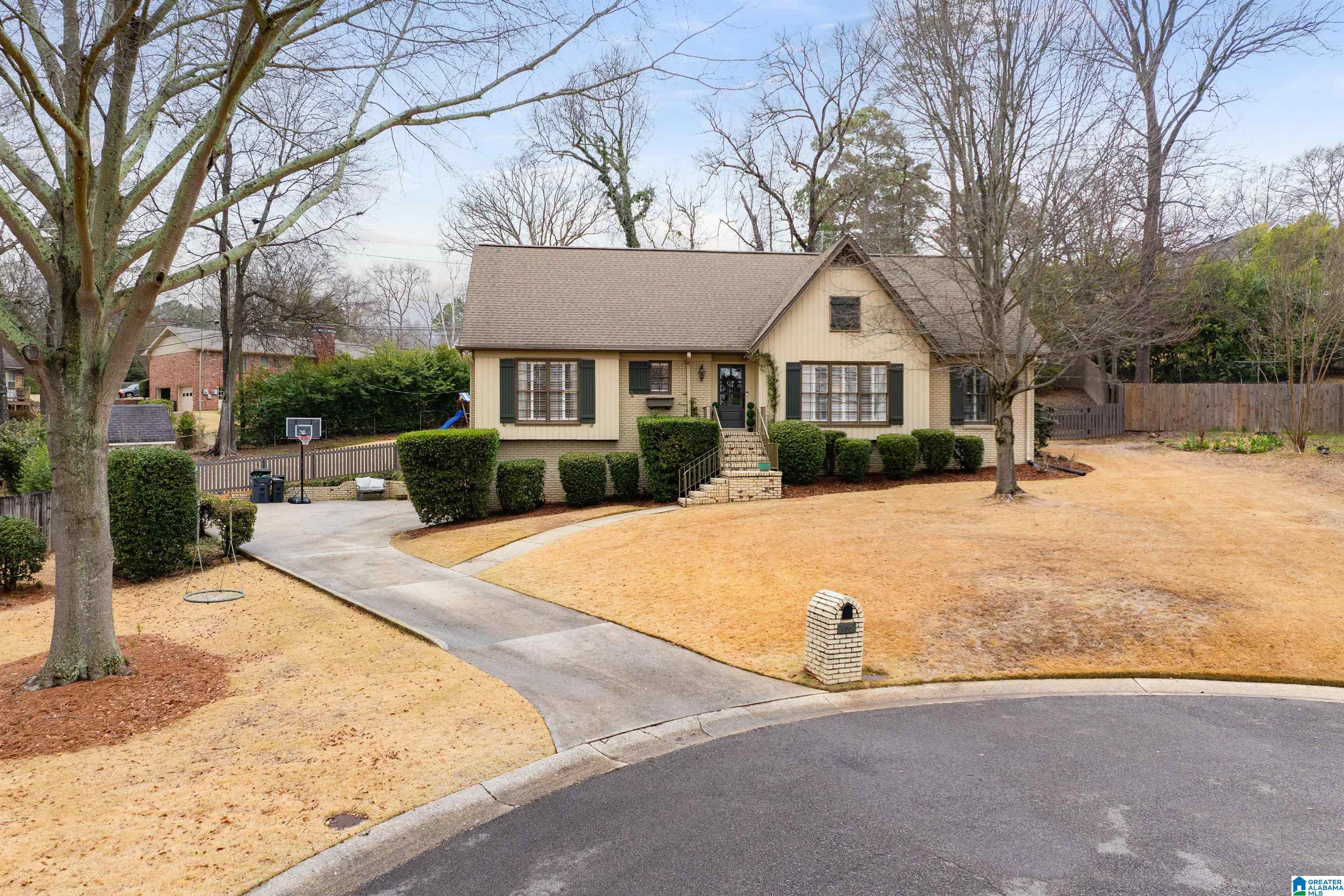 Homes for sale in Vestavia Hills, AL | 500 Twin Branch Dr, Vestavia Hills, AL 35226 | MLS# 21445321