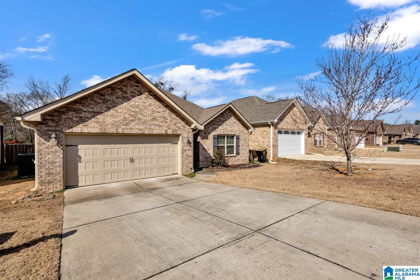 Homes for sale in Hanceville, AL | 2929 Phelan Circle, Hanceville, AL 35077 | MLS# 21445345