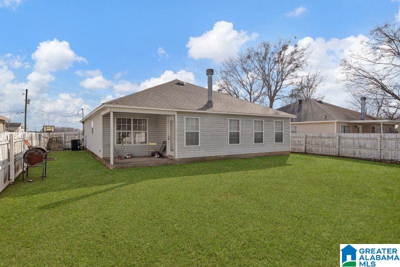 Homes for sale in Hueytown, AL | 98 Dexter Avenue, Hueytown, AL 35023 | MLS# 21445488