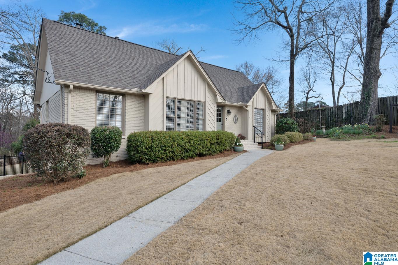 Homes for sale in Vestavia Hills, AL | 3851 Wooten Dr, Vestavia Hills, AL 35243 | MLS# 21445517