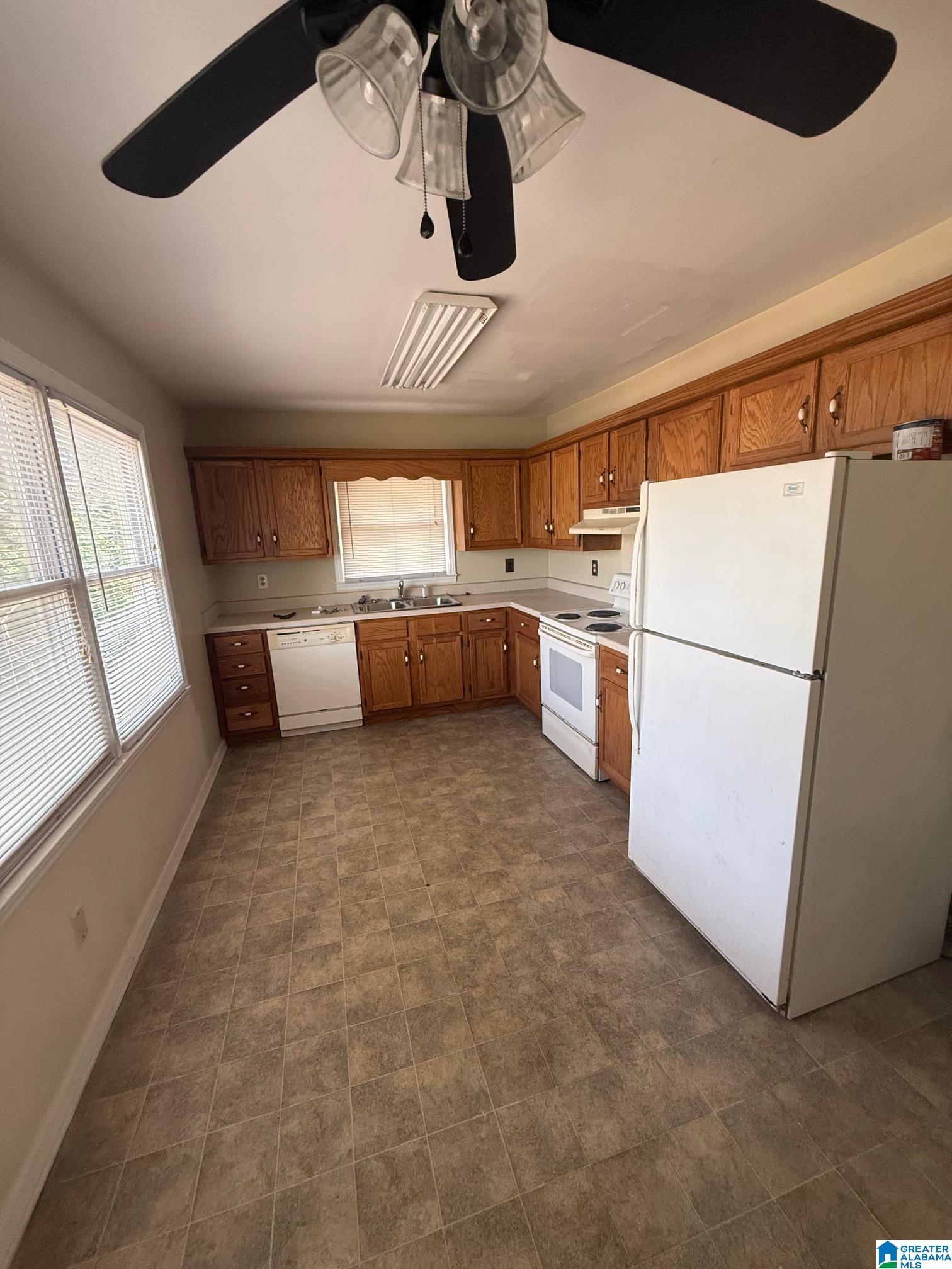 Homes for sale in Birmingham, AL | 944 Ridgewood Circle, Birmingham, AL 35235 | MLS# 21445620