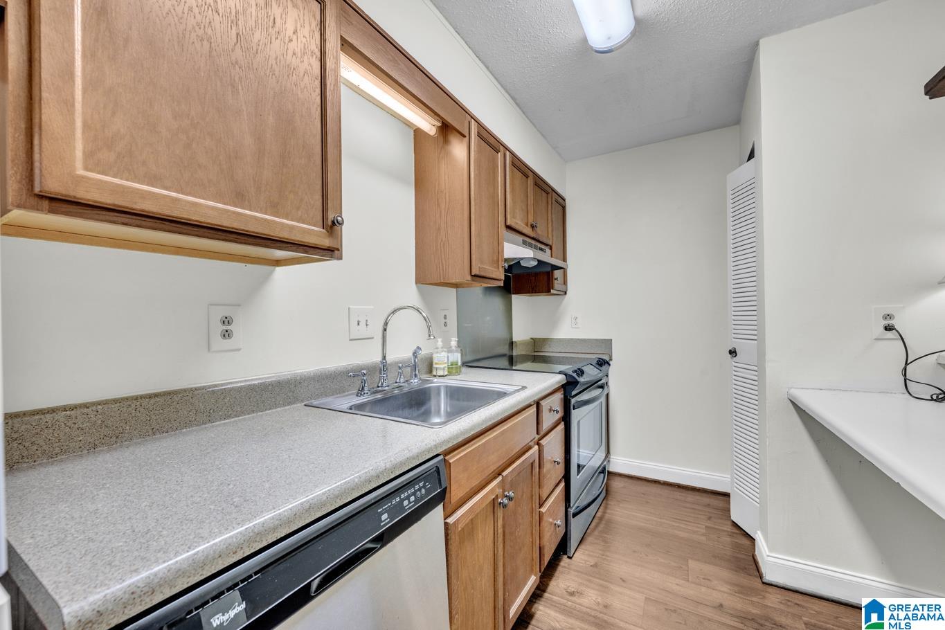 Homes for sale in Birmingham, AL | 411 Skyview Dr #E, Birmingham, AL 35209 | MLS# 21445621