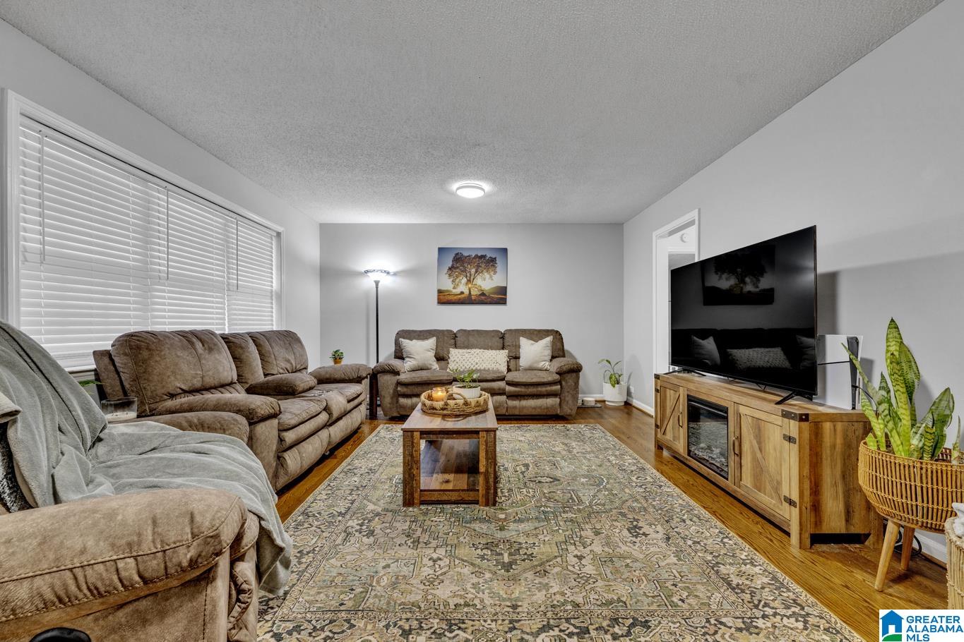 Homes for sale in Oneonta, AL | 10 Pine Circle, Oneonta, AL 35121 | MLS# 21445623