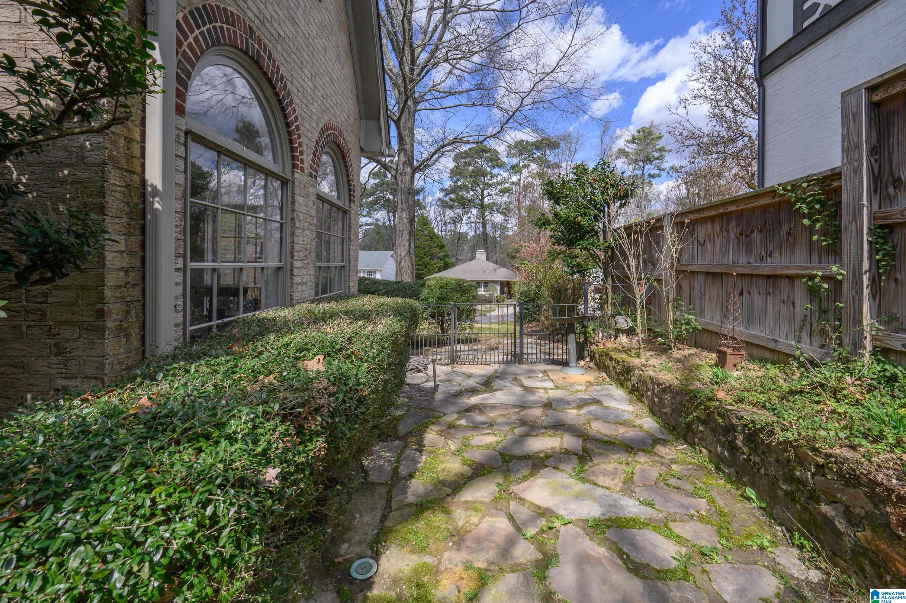 Homes for sale in Homewood, AL | 415 Devon Dr, Homewood, AL 35209 | MLS# 21445672