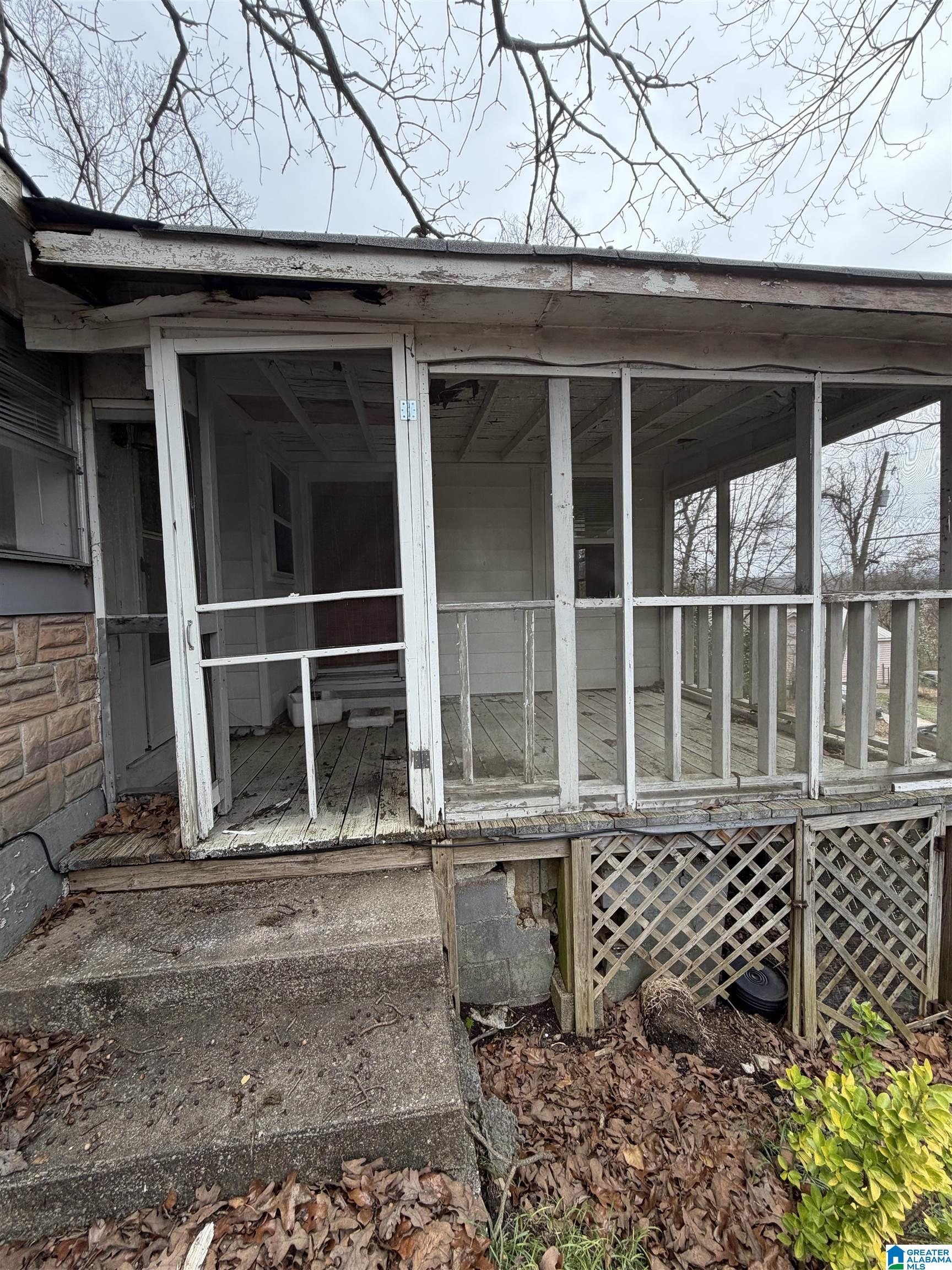 Homes for sale in Oneonta, AL | 512 7th Avenue E, Oneonta, AL 35121 | MLS# 21445721