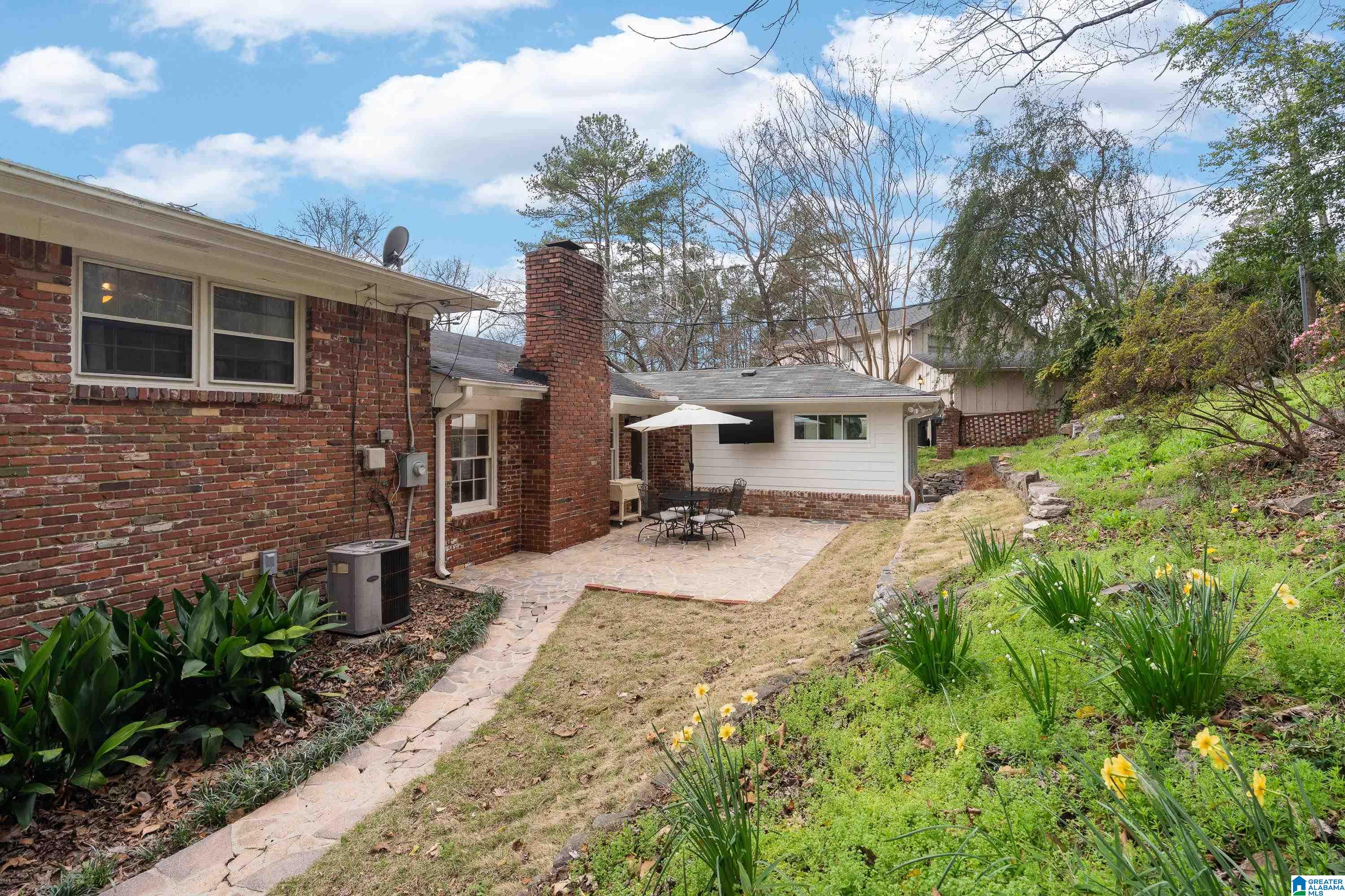 Homes for sale in Vestavia Hills, AL | 2309 Pine Crest Dr, Vestavia Hills, AL 35216 | MLS# 21445757