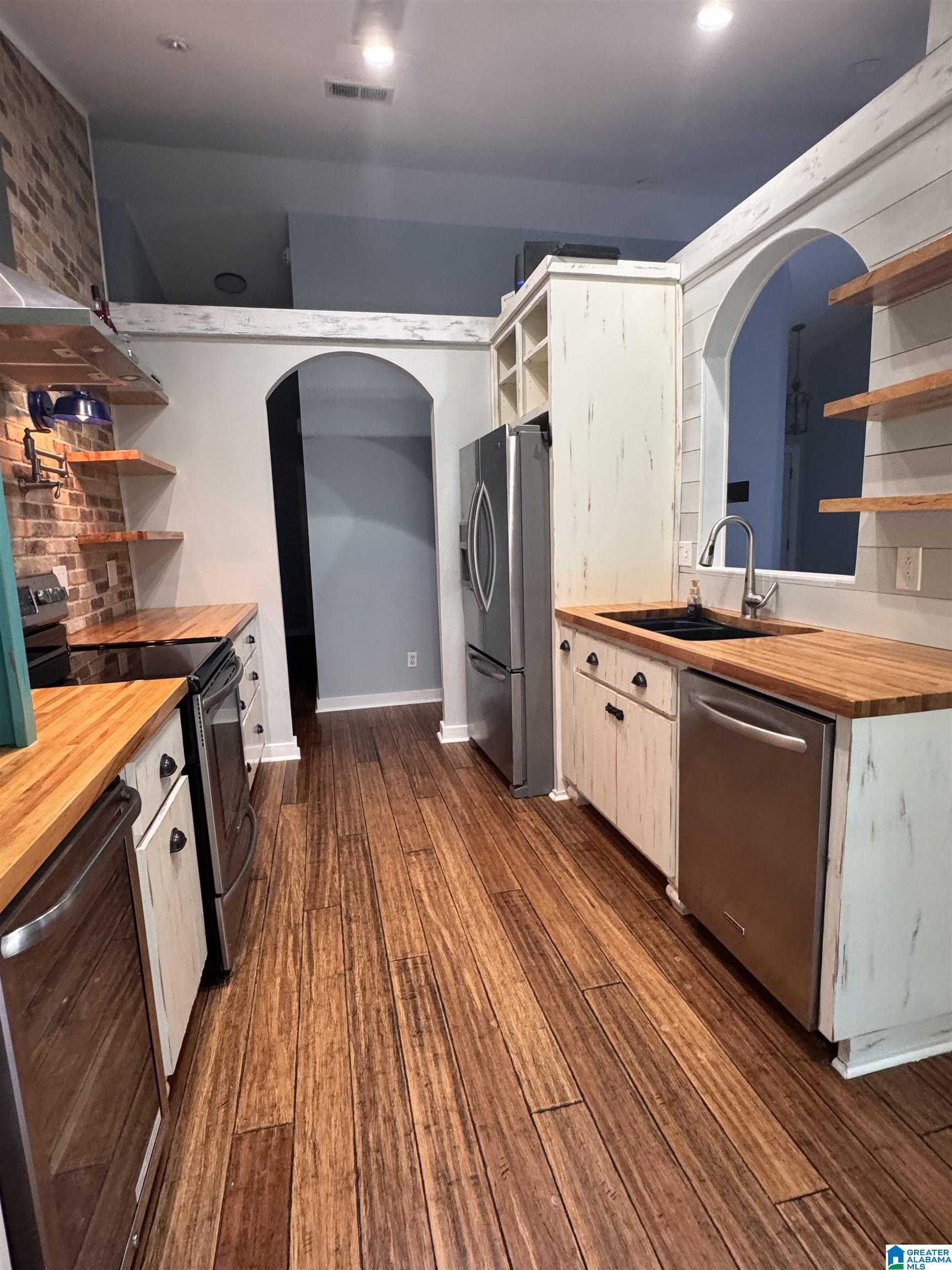 Homes for sale in Birmingham, AL | 140 Brook Highland Cove, Birmingham, AL 35242 | MLS# 21445851