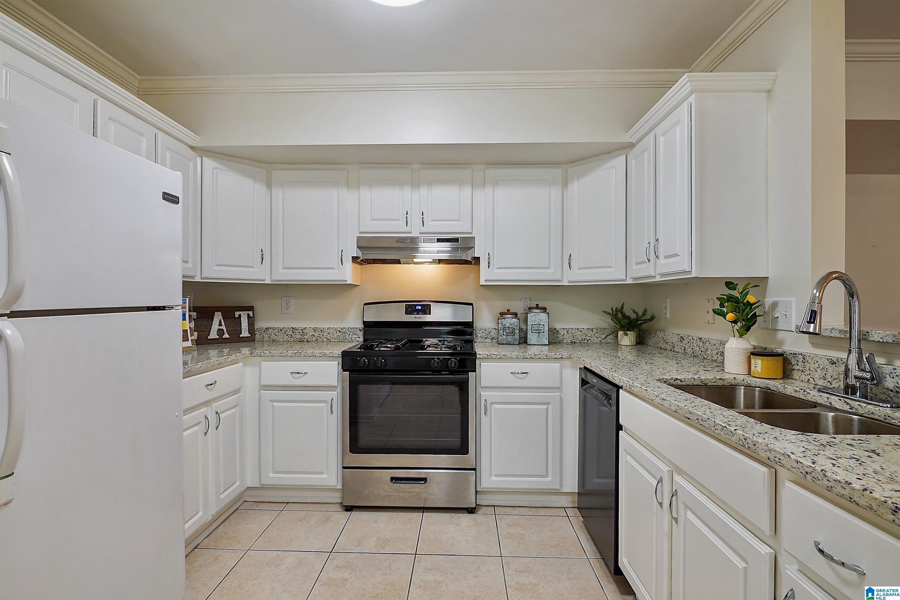 Photo 2 of Townhouse at 644 Treymoor Lake Cir, Alabaster, AL 35007 | MLS# 21445962 |  | Sold on 2026-04-10