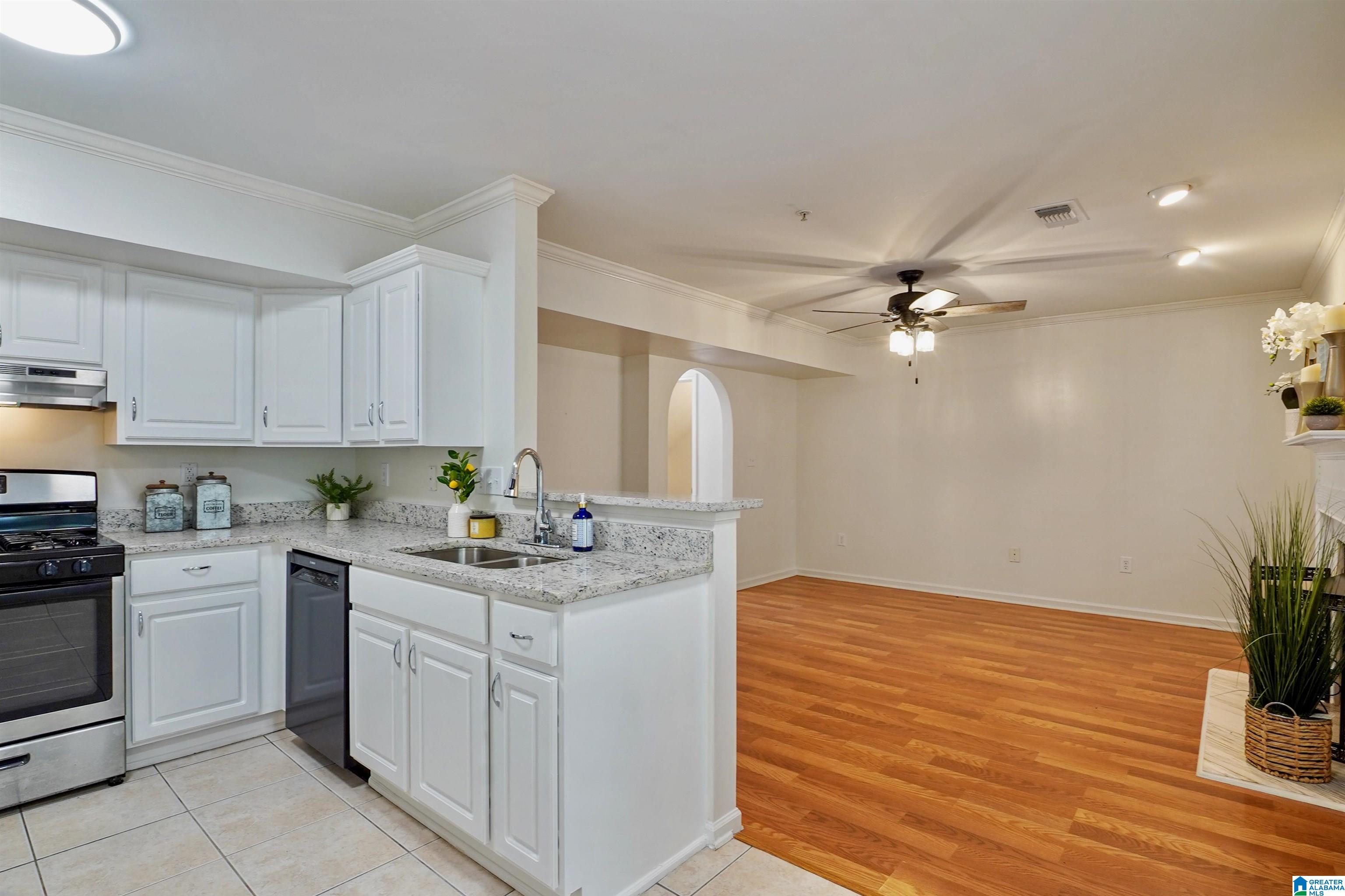 Photo 3 of Townhouse at 644 Treymoor Lake Cir, Alabaster, AL 35007 | MLS# 21445962 |  | Sold on 2026-04-10