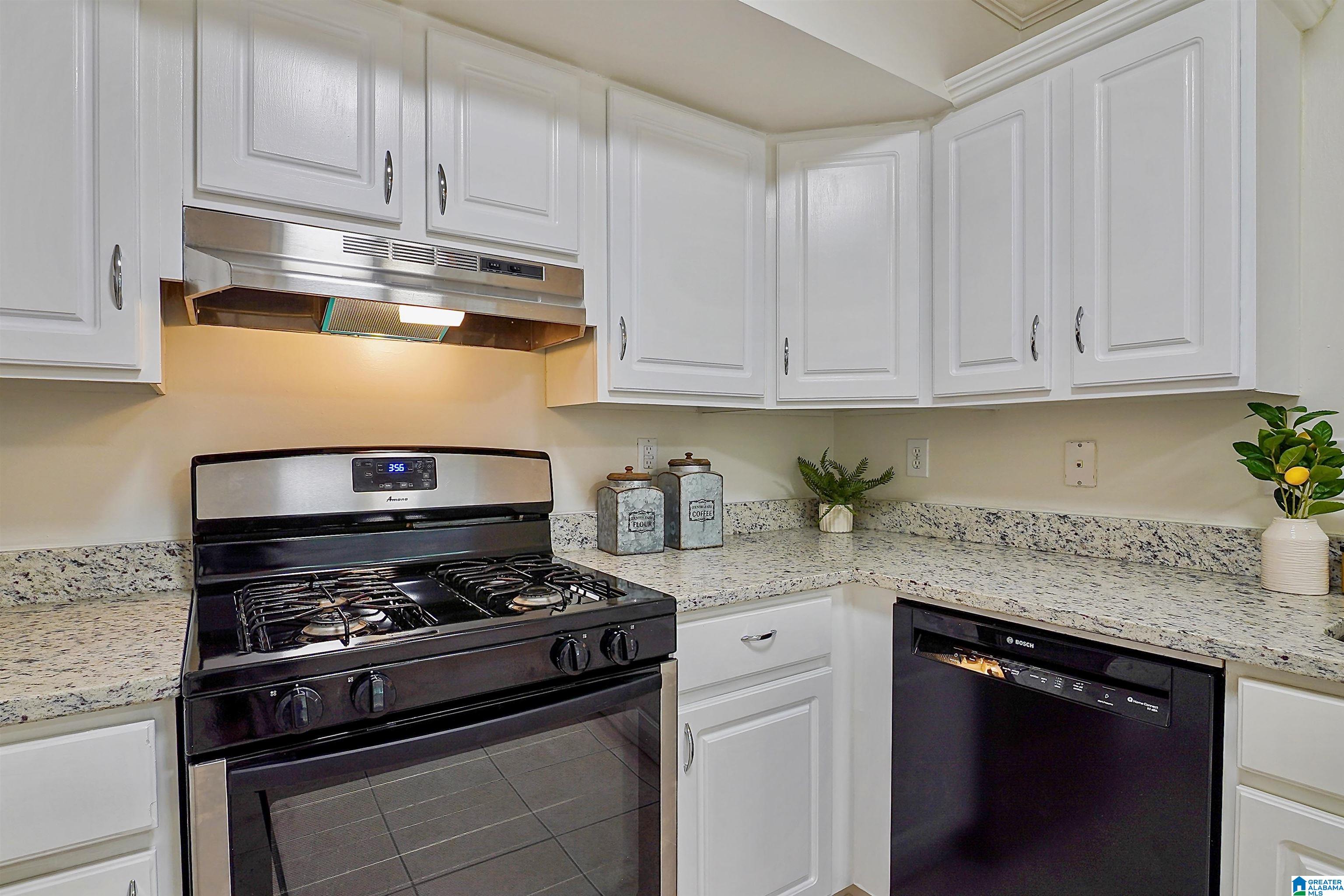 Photo 4 of Townhouse at 644 Treymoor Lake Cir, Alabaster, AL 35007 | MLS# 21445962 |  | Sold on 2026-04-10