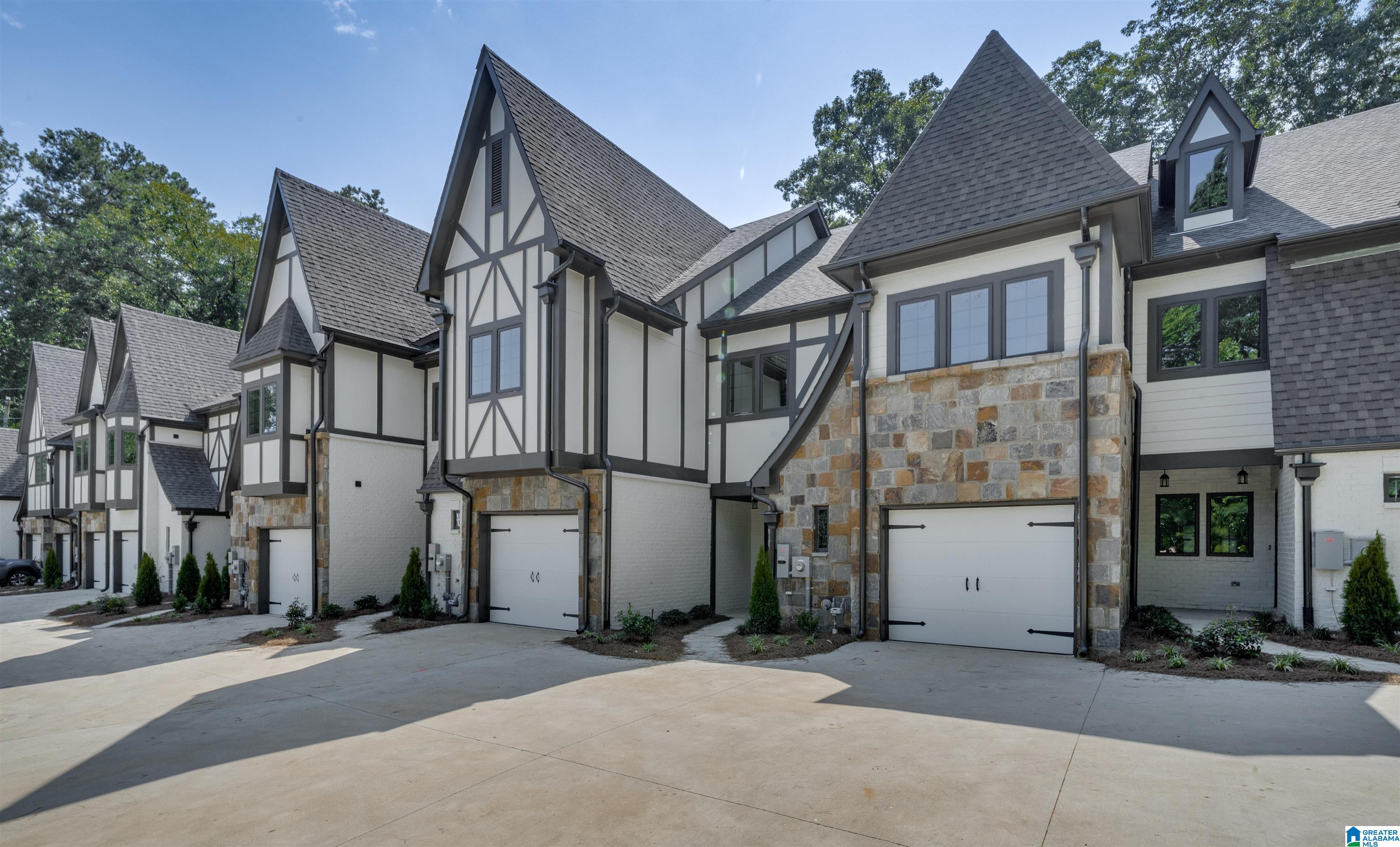 1st image of 3009 Vestavia Terrace Dr, Vestavia Hills, AL 35216 | MLS# 21446001