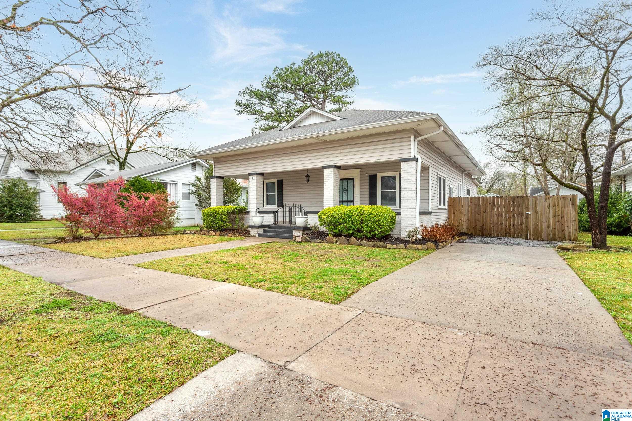 Photo 3 of Single family home for sale at 8309 1st Avenue Se, Leeds, AL 35094 | MLS# 21446252 | Listing updated on 2026-05-08
