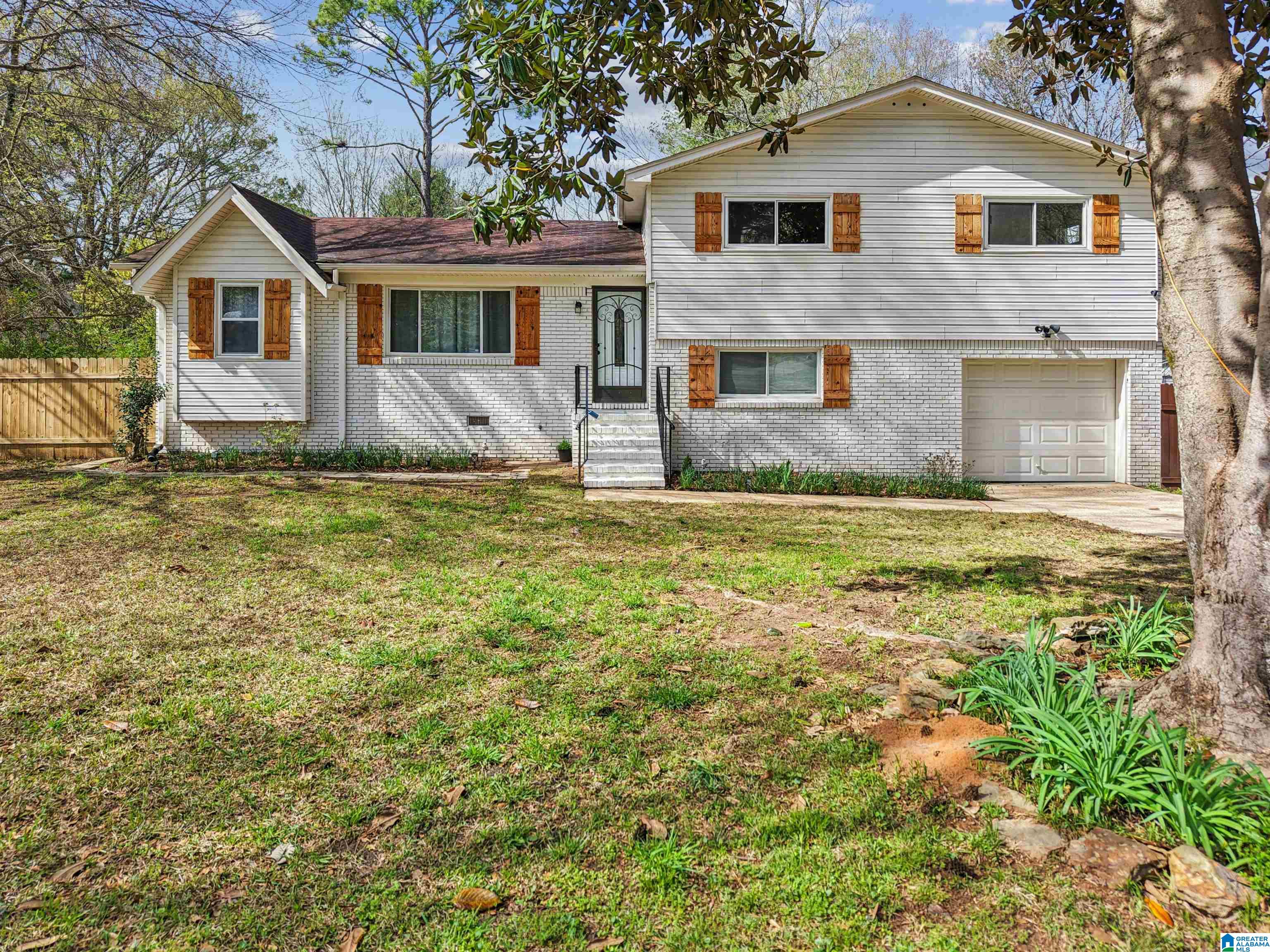 Homes for sale in Birmingham, AL | 1400 Springville Road, Birmingham, AL 35215 | MLS# 21446385