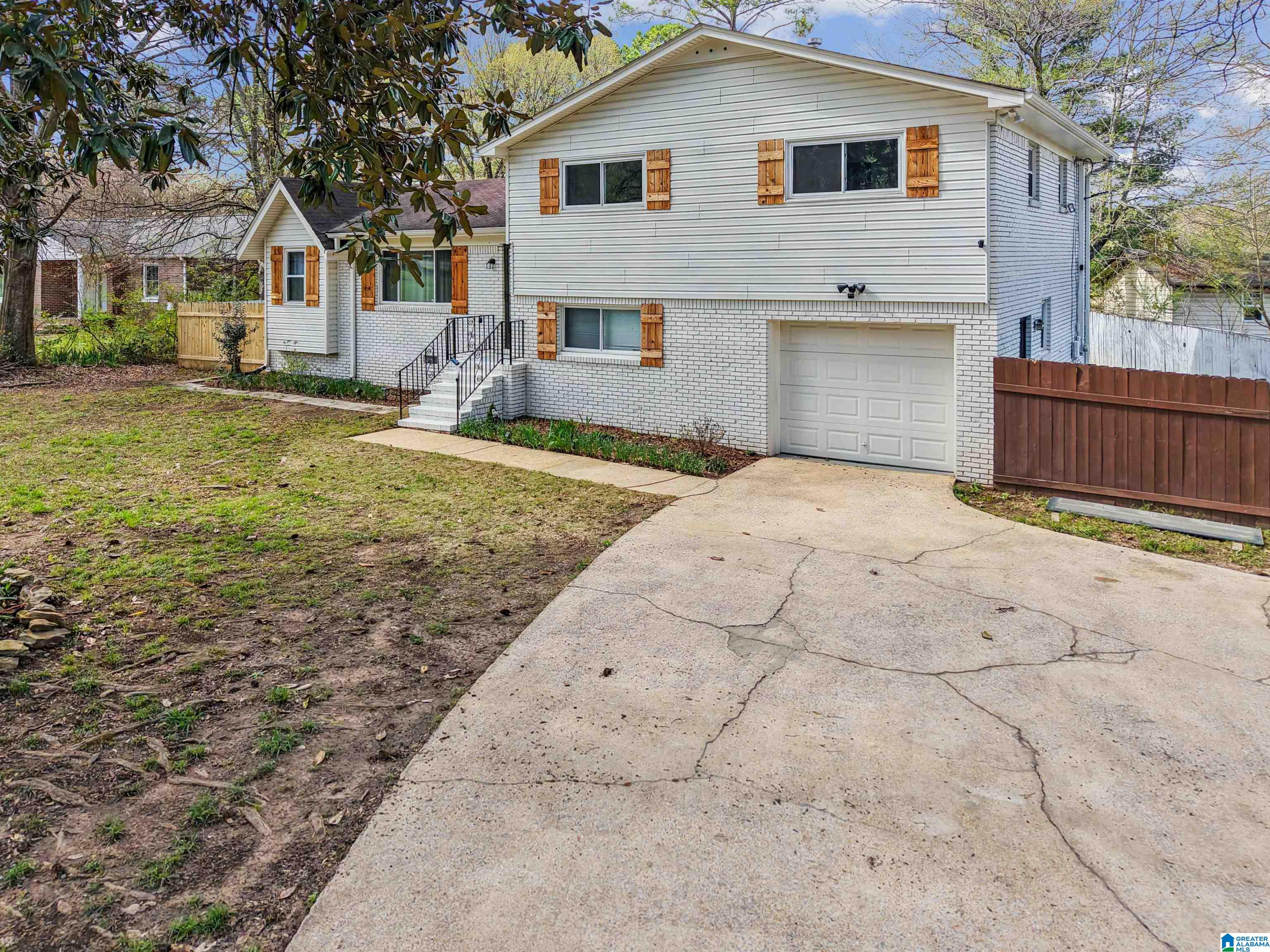 Homes for sale in Birmingham, AL | 1400 Springville Road, Birmingham, AL 35215 | MLS# 21446385