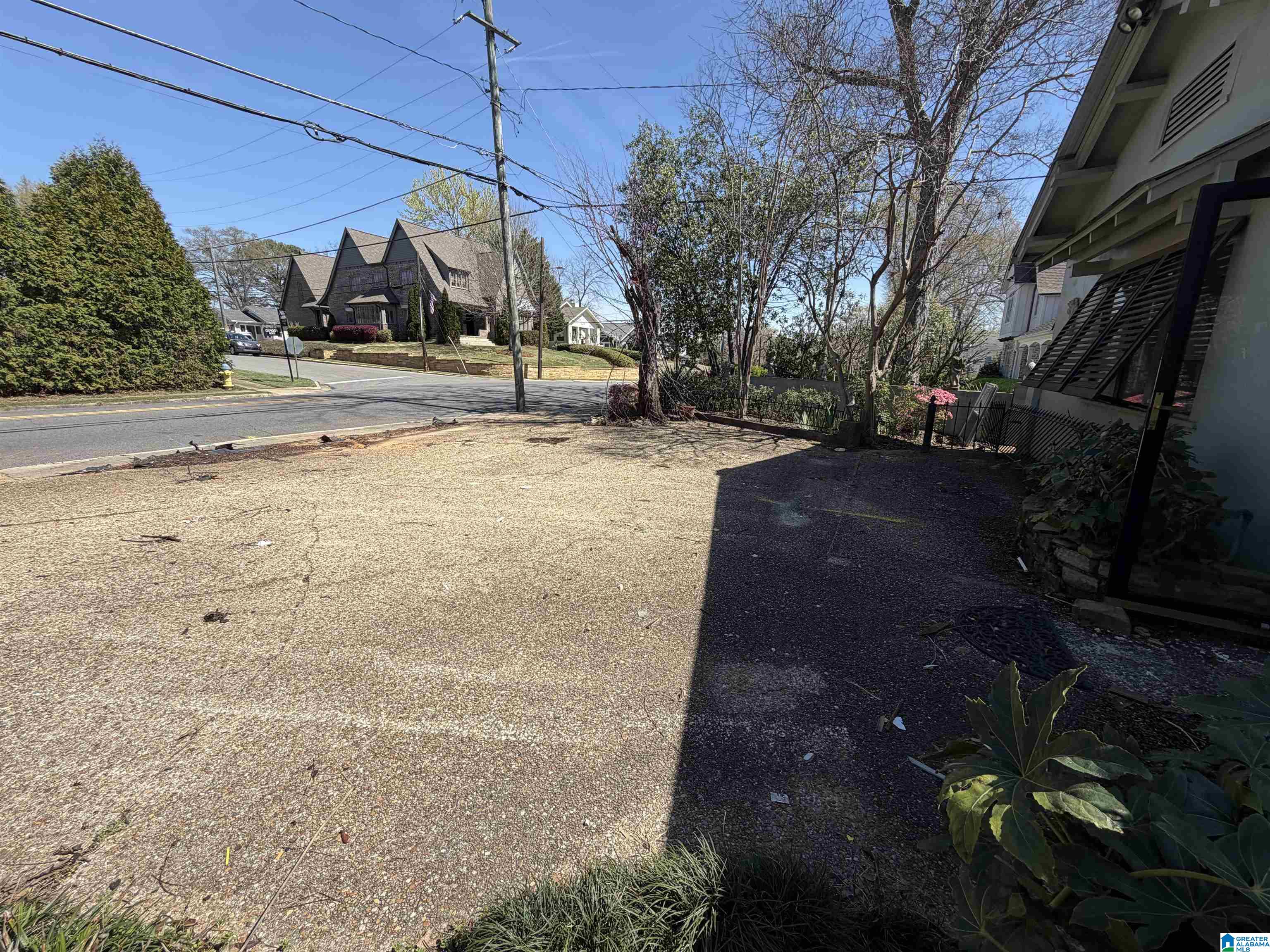 Photo 3 of Single family home for sale at 1513 Oxmoor Rd, Birmingham, AL 35209 | MLS# 21446556 | Listing updated on 2026-03-25