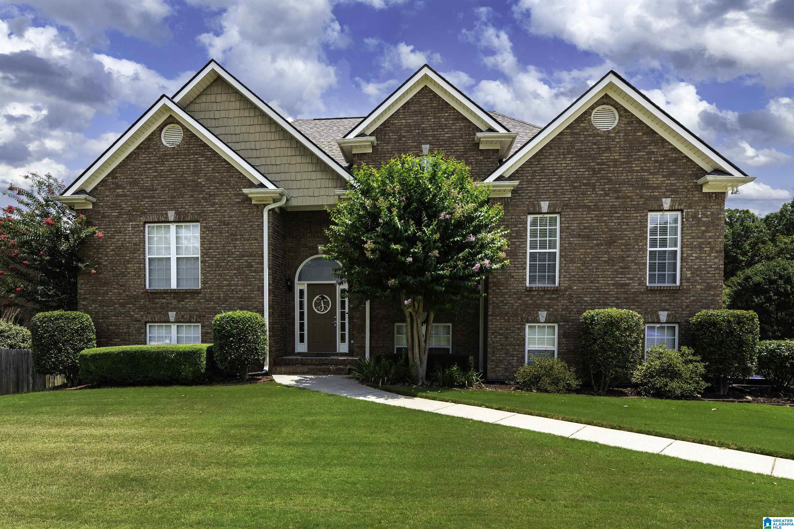 Photo 3 of Sale Pending at 627 Wynlake Cvs, Alabaster, AL 35007 | MLS# 21446583 | Listing updated on 2026-03-24