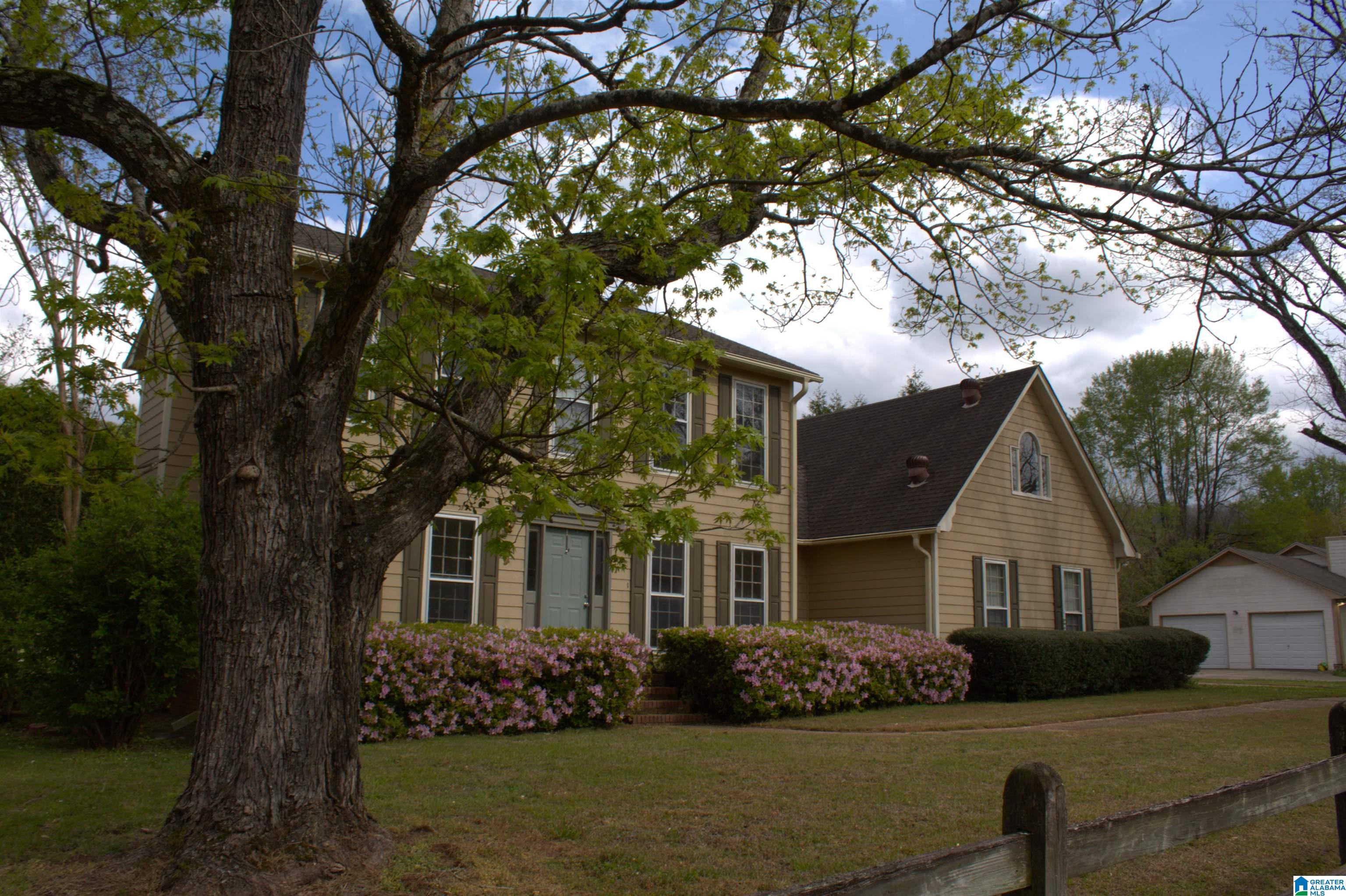 Photo 2 of Sale Pending at 143 Cedar Rock Rd, Leeds, AL 35094 | MLS# 21446743 | Listing updated on 2026-09-11