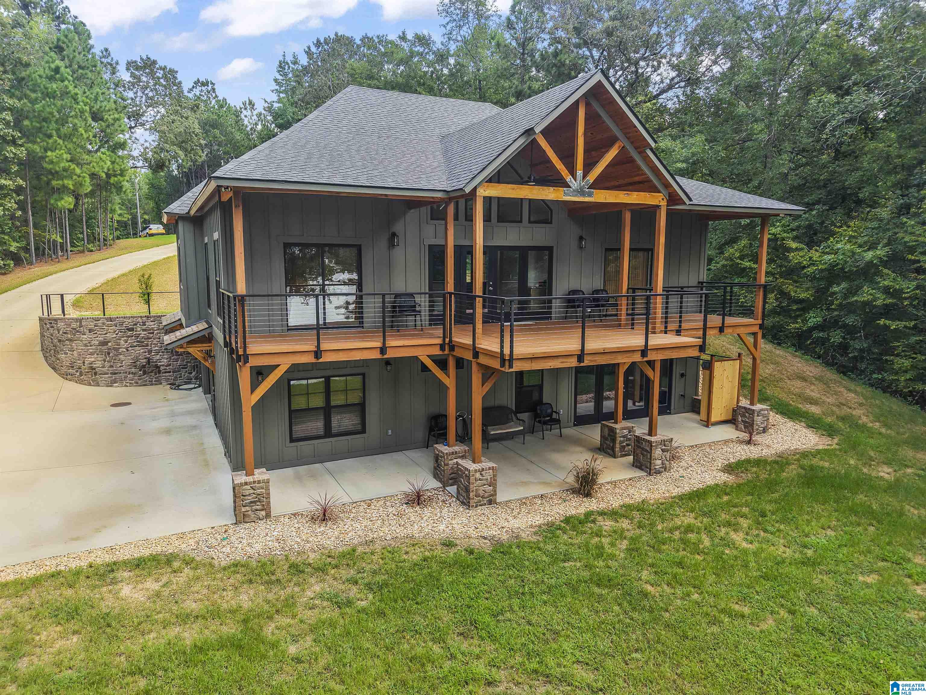 Homes for sale in Sylacauga, AL | 341 Boathouse Circle, Sylacauga, AL 35151 | MLS# 21446992