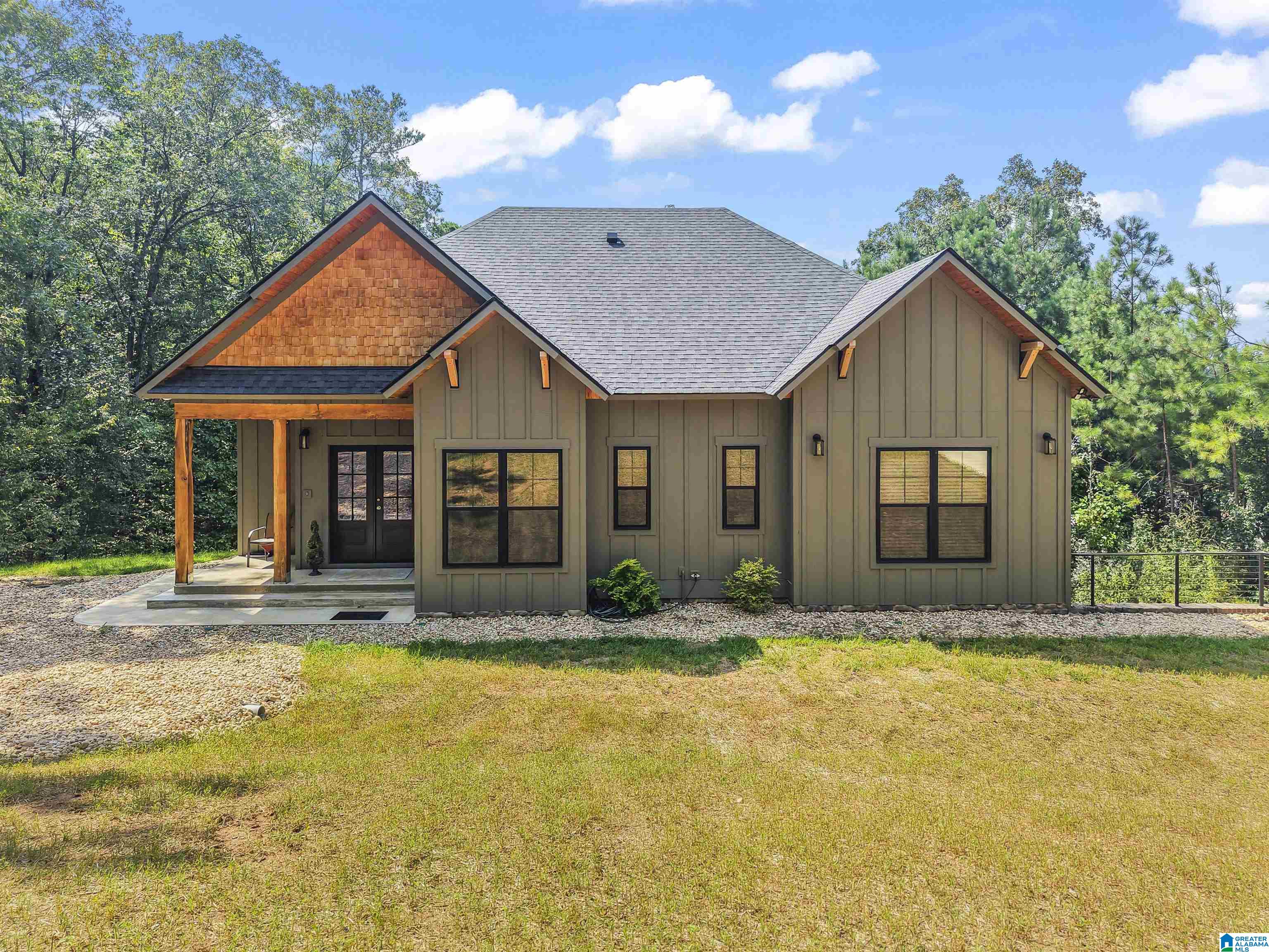 Homes for sale in Sylacauga, AL | 341 Boathouse Circle, Sylacauga, AL 35151 | MLS# 21446992