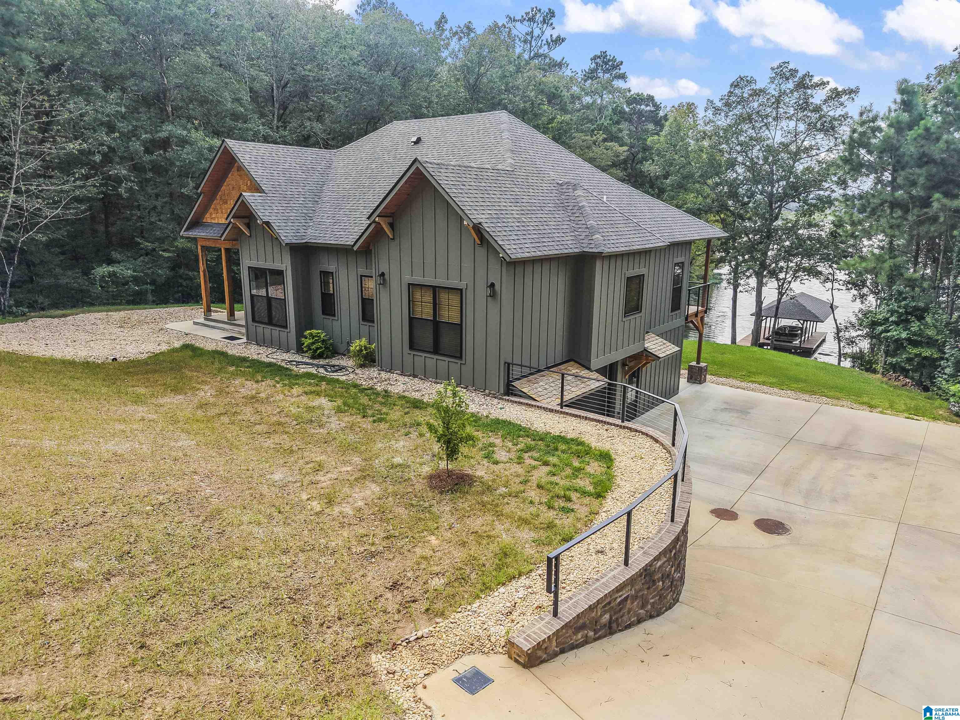 Homes for sale in Sylacauga, AL | 341 Boathouse Circle, Sylacauga, AL 35151 | MLS# 21446992
