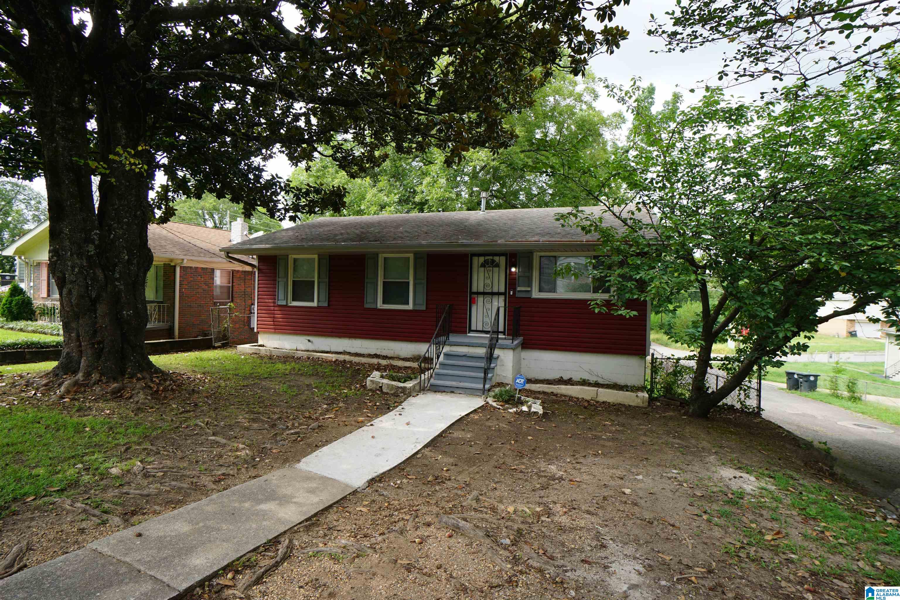 Photo 2 of Single family home for sale at 112 13th Avenue N, Birmingham, AL 35204 | MLS# 21447062 | Listing updated on 2026-04-16