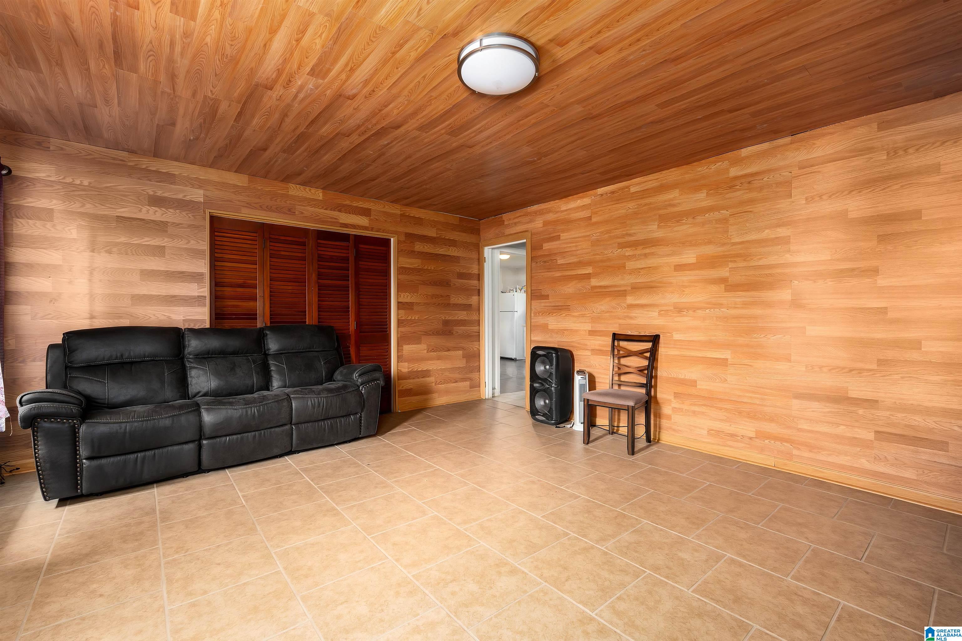 Photo 3 of Single family home for sale at 525 Woodward Rd, Birmingham, AL 35228 | MLS# 21447100 | Listing updated on 2026-08-30