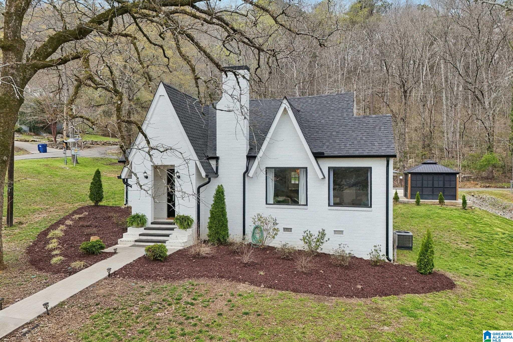 Homes for sale in Oneonta, AL | 100 5th Avenue E, Oneonta, AL 35121 | MLS# 21447104