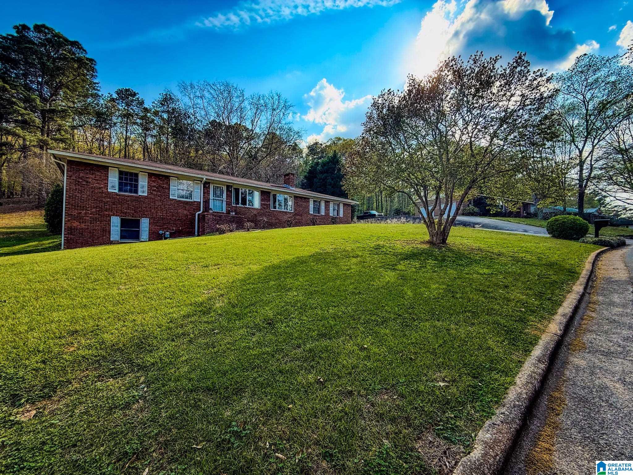 Homes for sale in Sylacauga, AL | 1409 Fairmont Road, Sylacauga, AL 35150 | MLS# 21447172