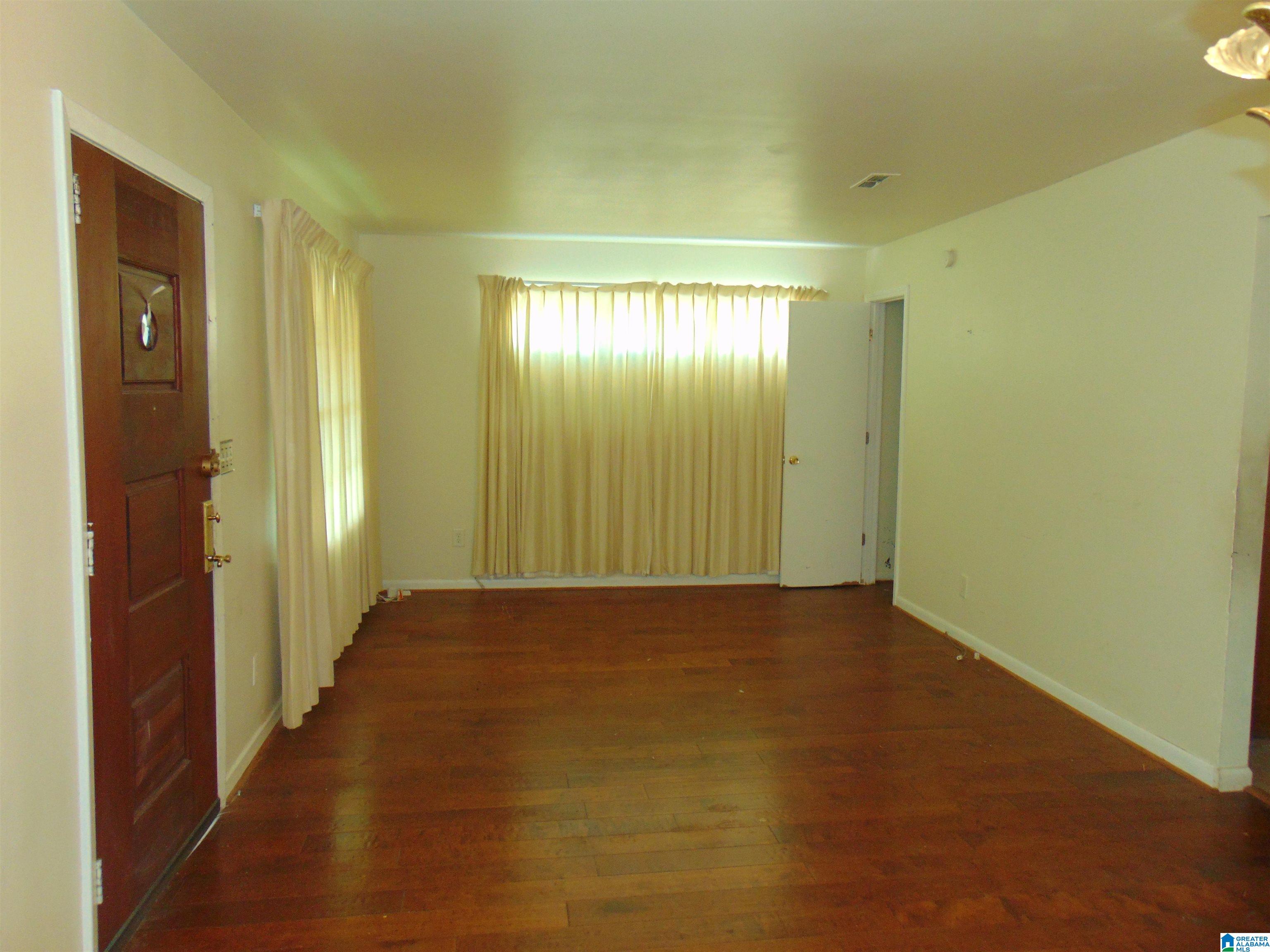 Photo 3 of Single family home for sale at 1532 Maple Ave Sw, Birmingham, AL 35211 | MLS# 21447489 | Listing updated on 2026-07-27