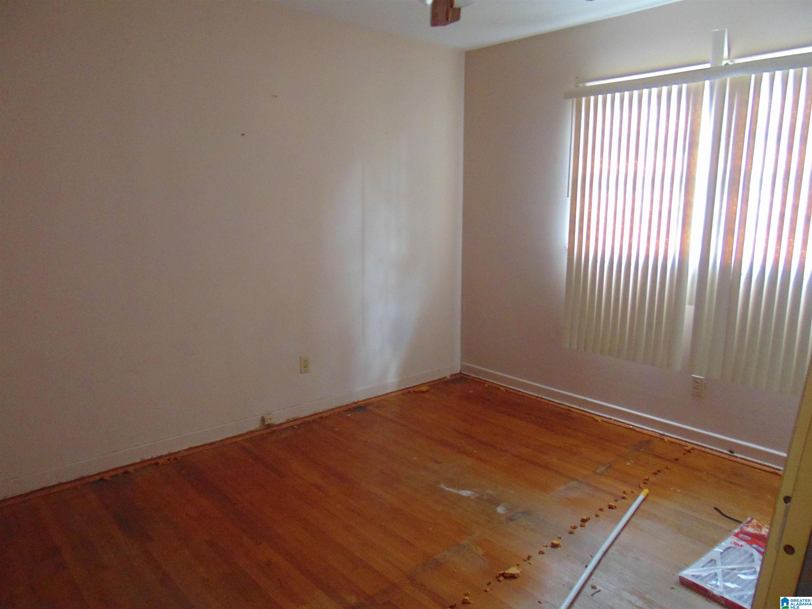 Photo 3 of Single family home for sale at 1532 Maple Ave SW, Birmingham, AL 35211 | MLS# 21447489 | Listing updated on 2026-07-27