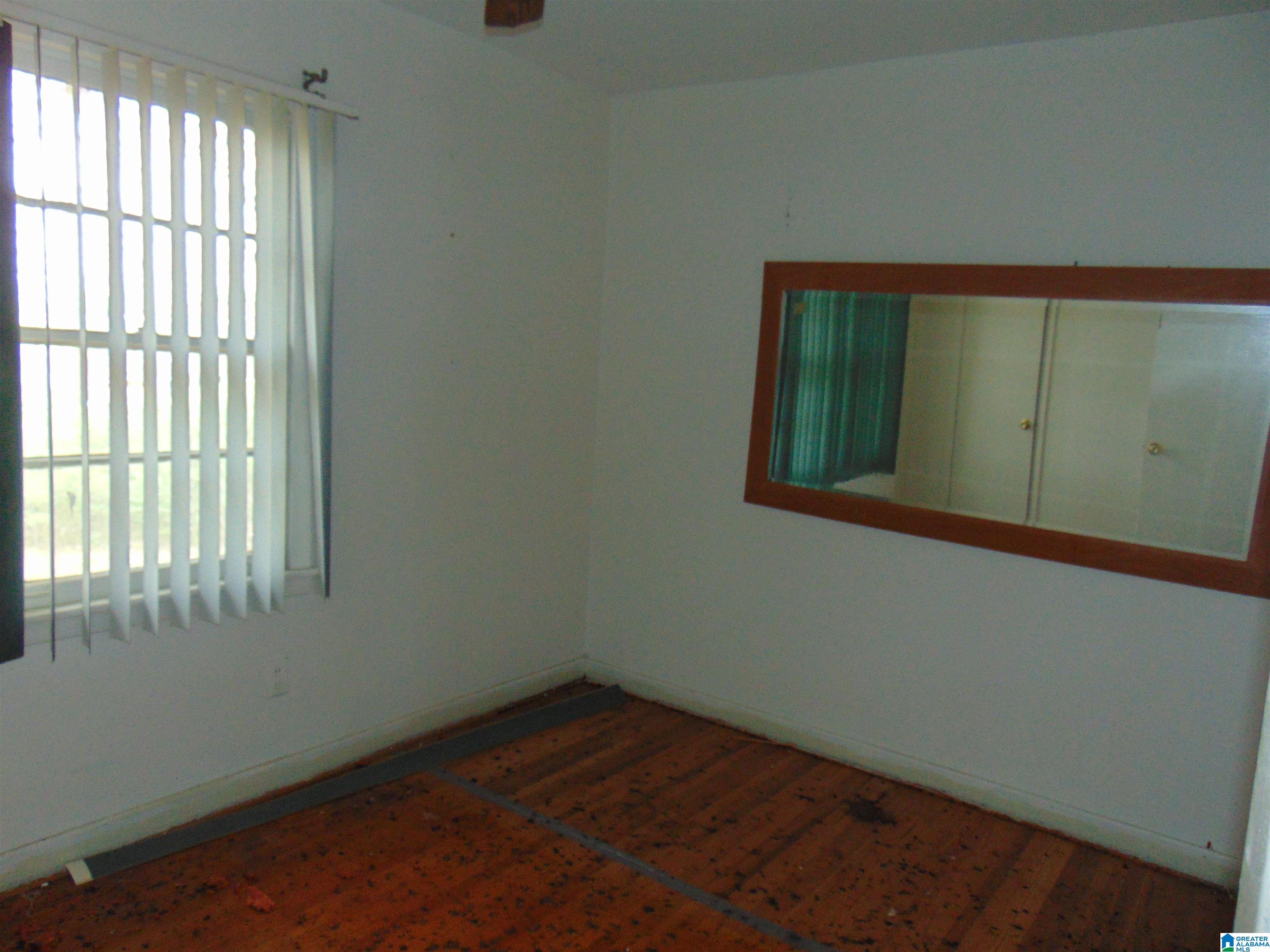 Photo 4 of Single family home for sale at 1532 Maple Ave SW, Birmingham, AL 35211 | MLS# 21447489 | Listing updated on 2026-07-27