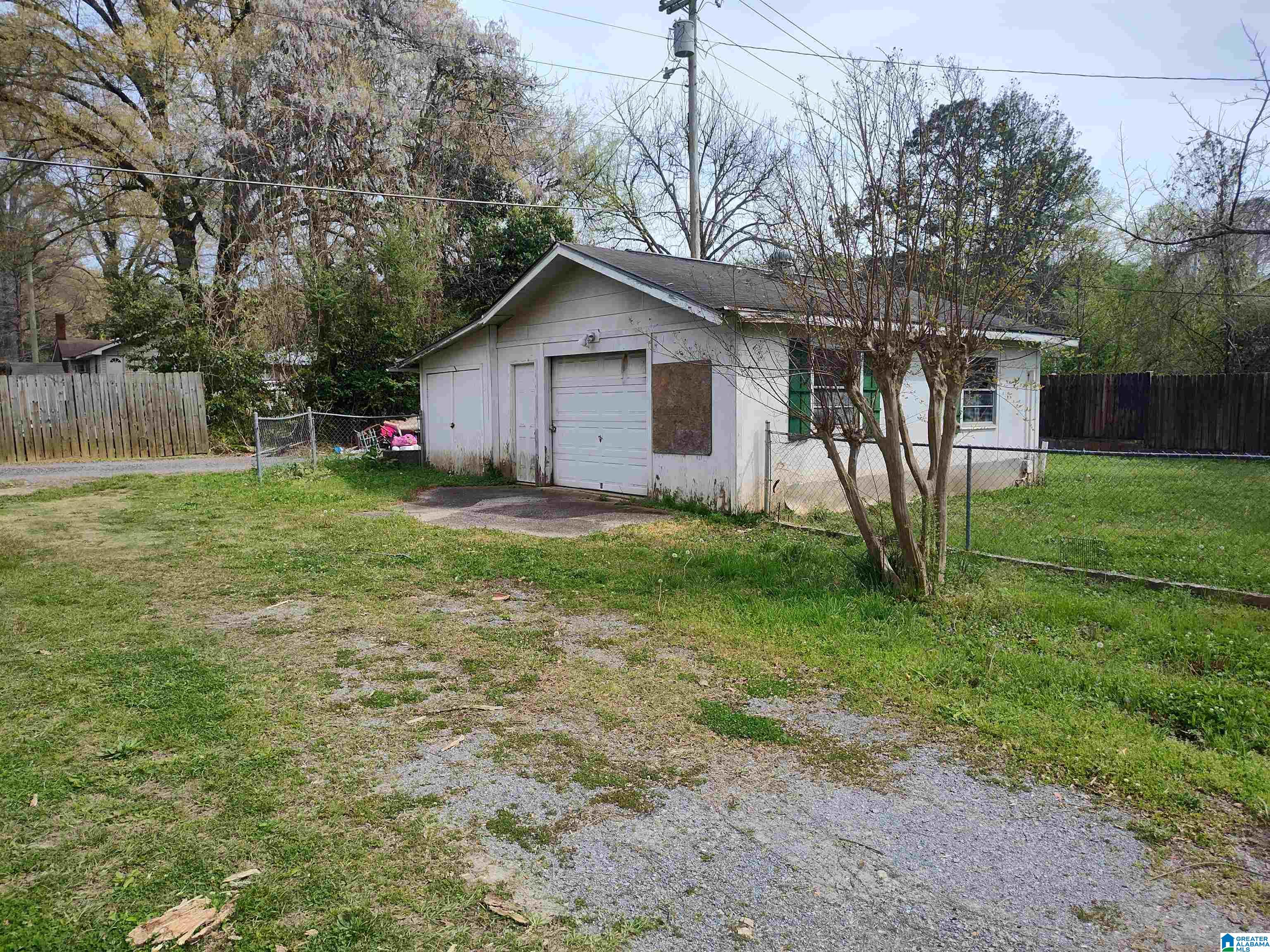 Homes for sale in Sylacauga, AL | 406 Broadway Avenue, Sylacauga, AL 35150 | MLS# 21447622