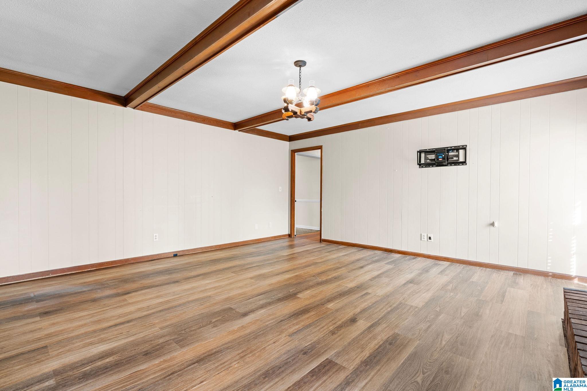Photo 3 of Sale Pending at 2723 Juniper Ln, Tuscaloosa, AL 35404 | MLS# 21447686 | Listing updated on 2026-04-29