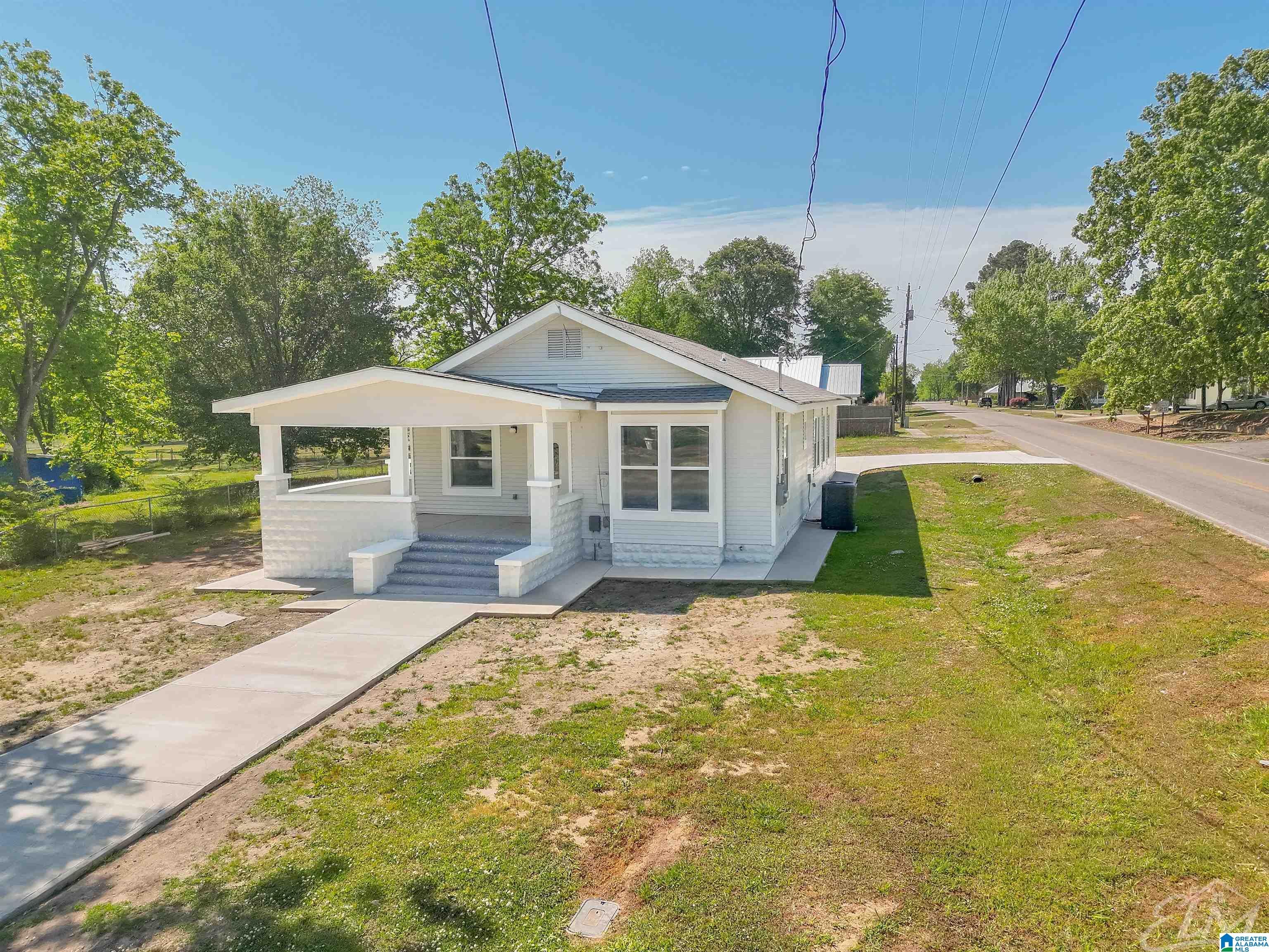 Homes for sale in Thorsby, AL | 201 Alabama Avenue, Thorsby, AL 35171 | MLS# 21447821