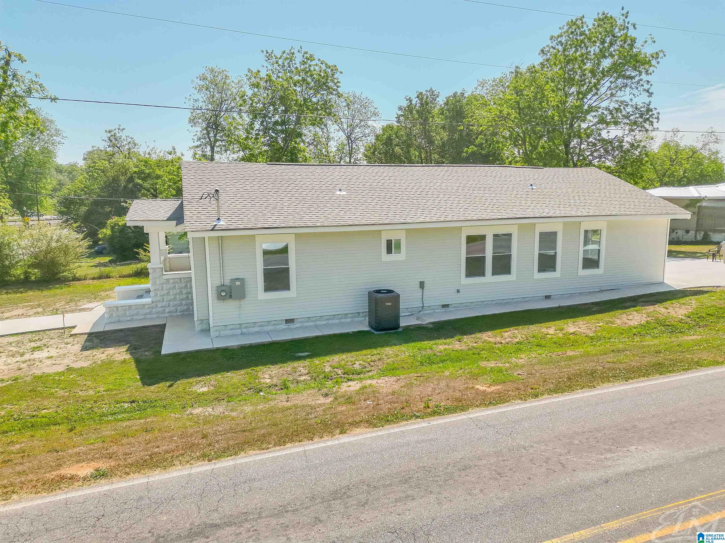 Homes for sale in Thorsby, AL | 201 Alabama Avenue, Thorsby, AL 35171 | MLS# 21447821