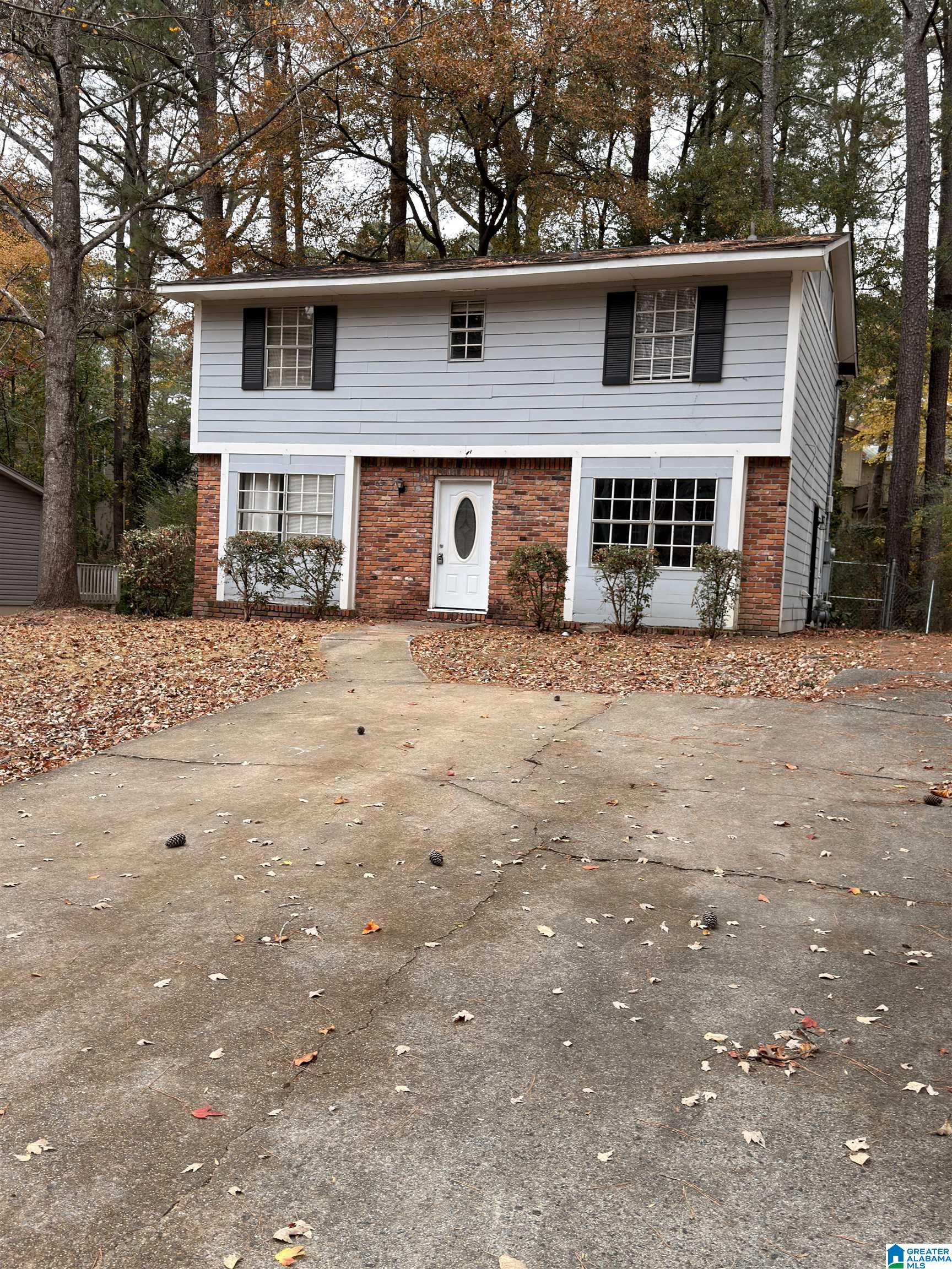 Photo 2 of Single family home for sale at 5210 Paramont Dr, Irondale, AL 35210 | MLS# 21447829 | Listing updated on 2026-03-27