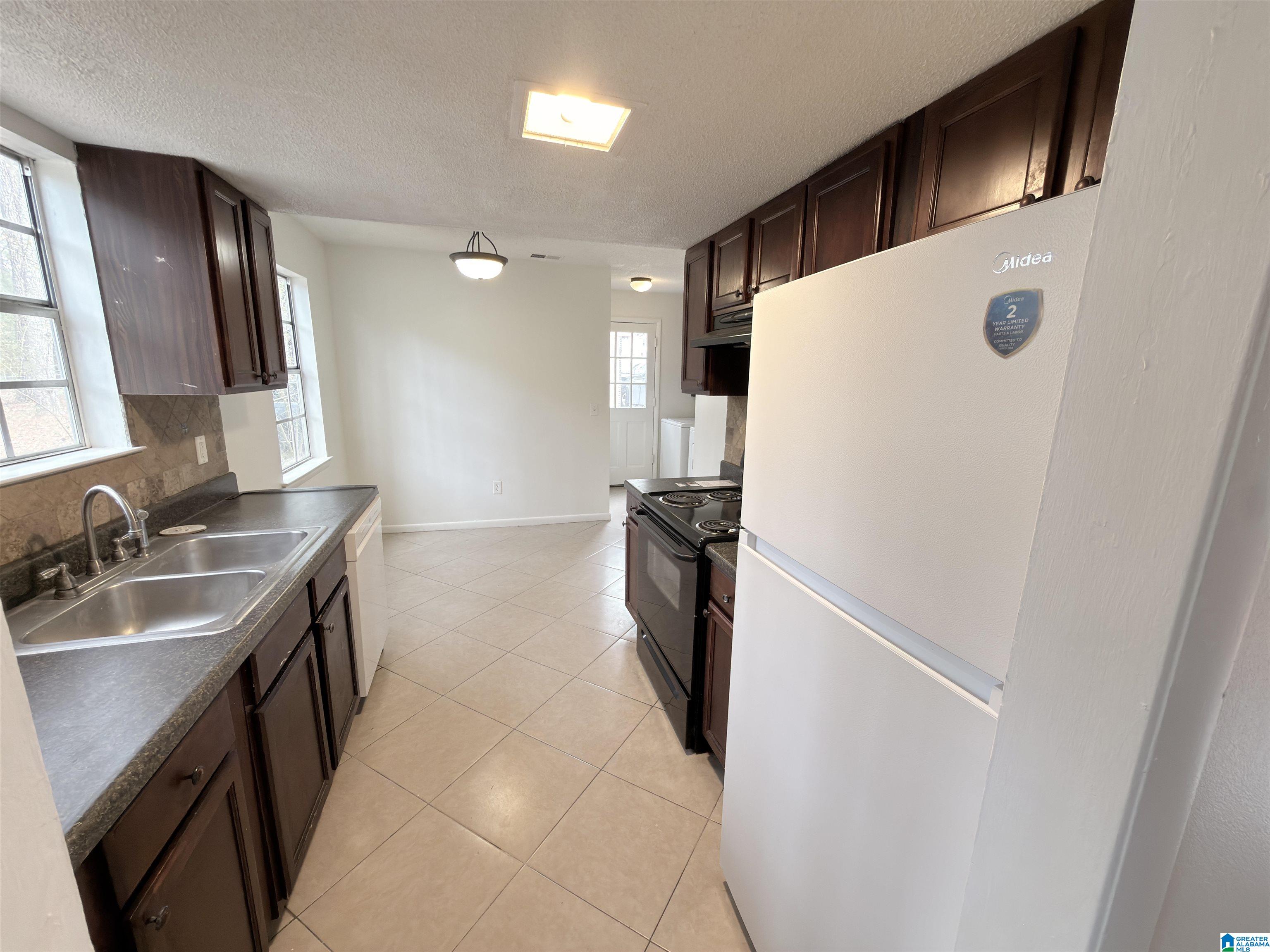 Photo 4 of Single family home for sale at 5210 Paramont Dr, Irondale, AL 35210 | MLS# 21447829 | Listing updated on 2026-03-27