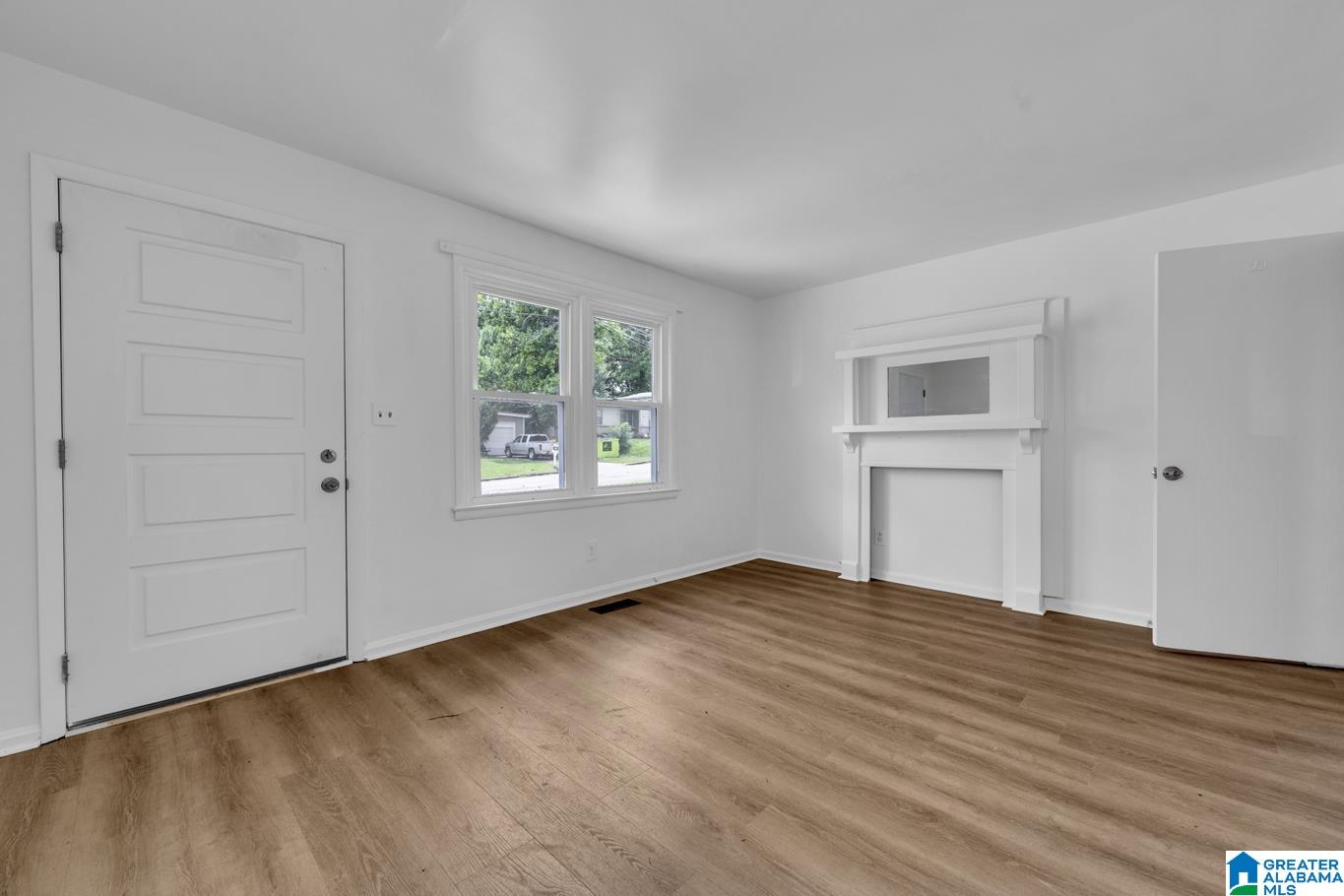 Photo 3 of Single family home for sale at 208 17th Avenue Sw, Birmingham, AL 35211 | MLS# 21447926 | Listing updated on 2026-08-24
