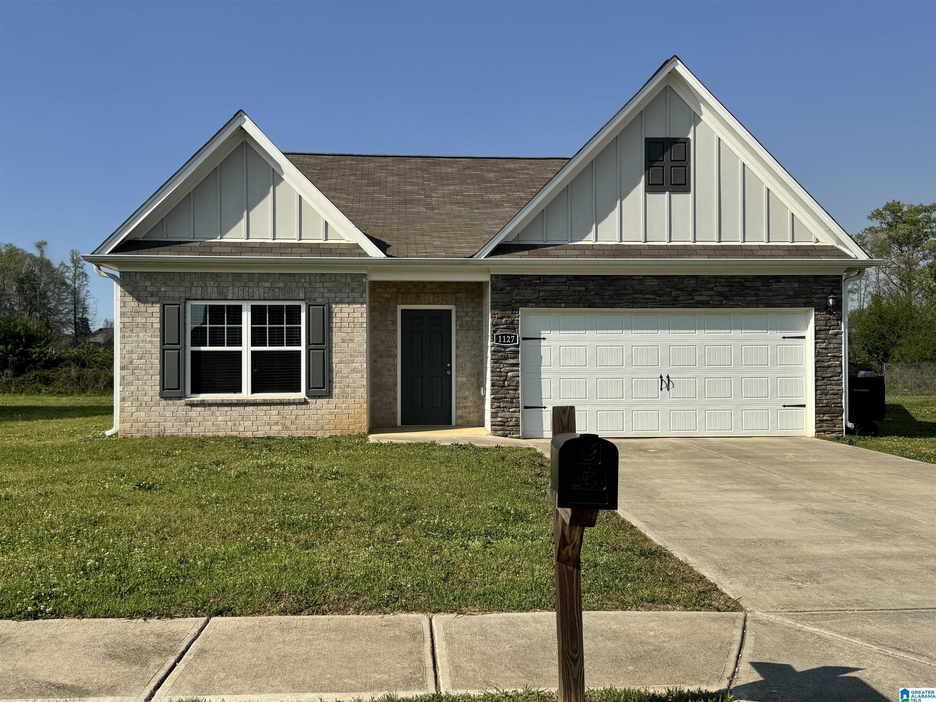 Photo 1 of Single family home for sale at 1127 Freedom Pkwy, Montevallo, AL 35115 | MLS# 21448050 | Listing updated on 2026-08-02