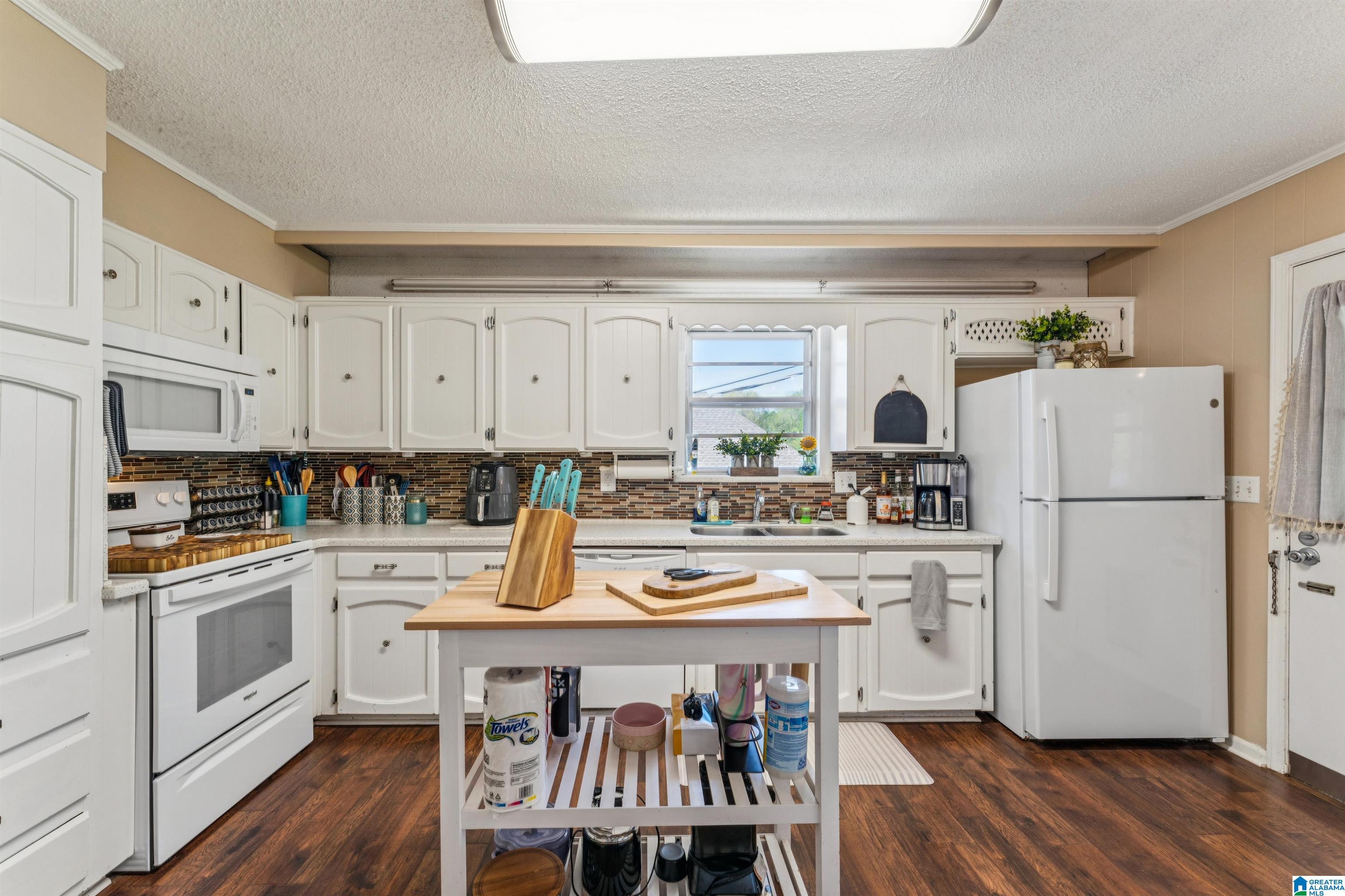 Photo 4 of Single family home for sale at 1066 Sunny Dell Ln, Bessemer, AL 35023 | MLS# 21448616 | Listing updated on 2026-08-24