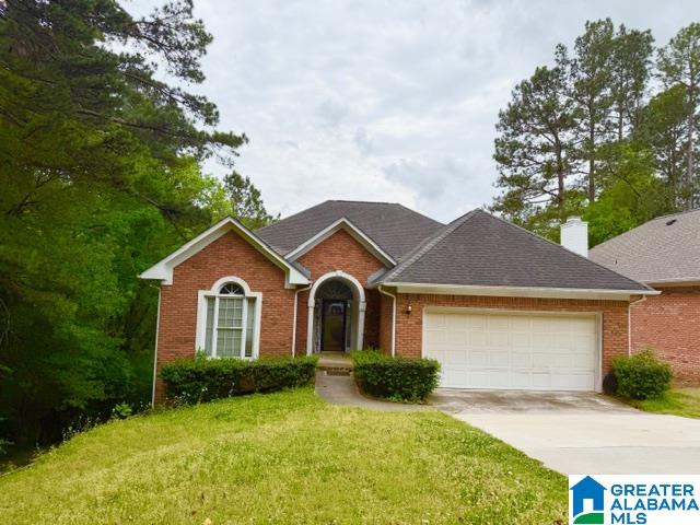 Photo 1 of Single family home for sale at 5041 Lakeview Cir, Hoover, AL 35244 | MLS# 21448794 | Listing updated on 2026-04-06