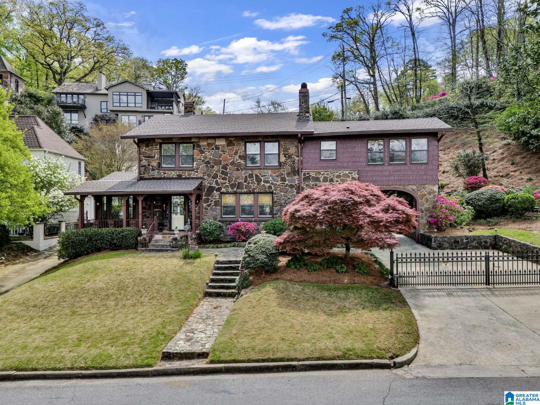 3323 Altamont Road S