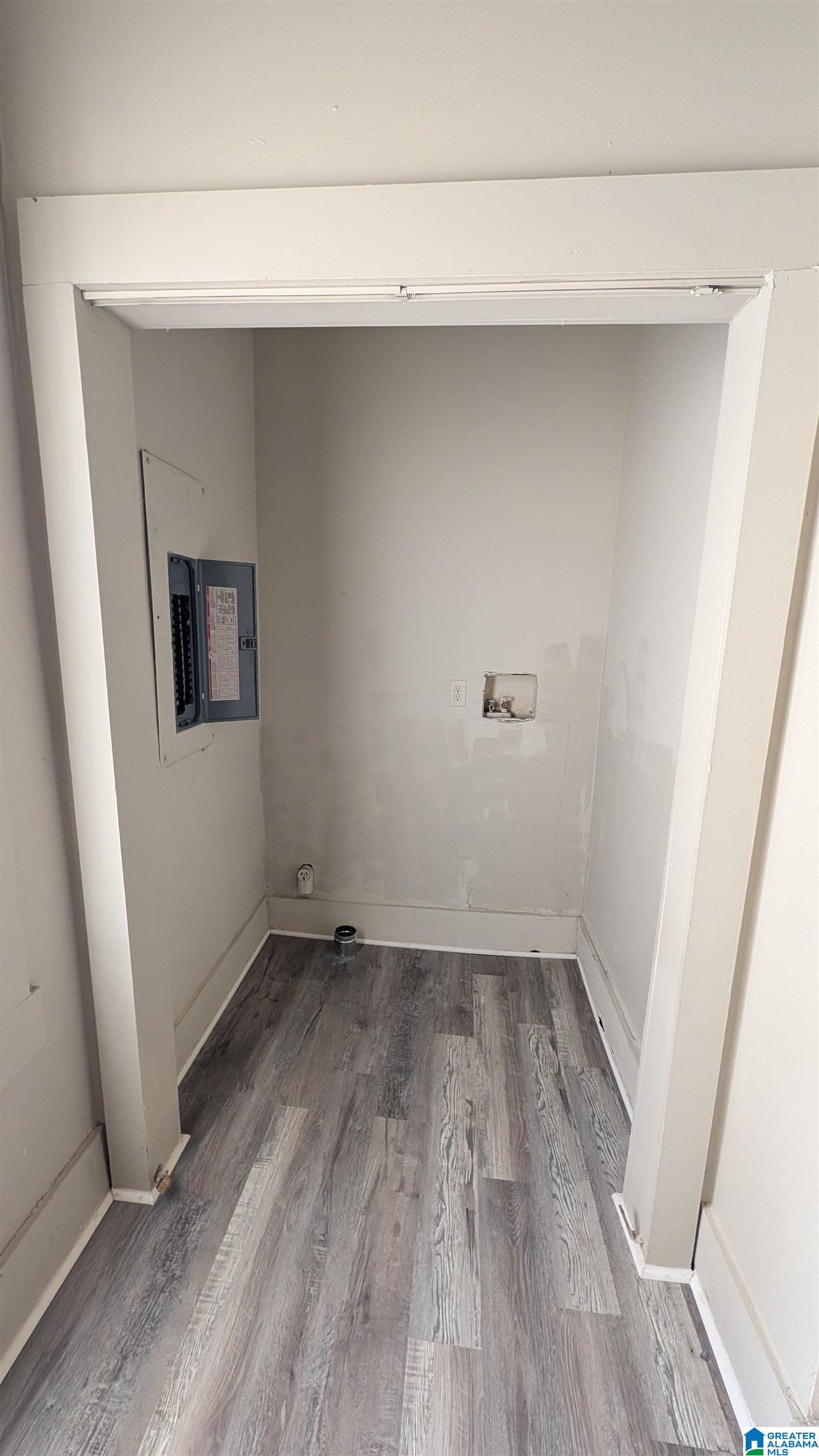 Photo 3 of Single family home for sale at 1225 4th Place N, Birmingham, AL 35204 | MLS# 21449014 | Listing updated on 2026-05-22